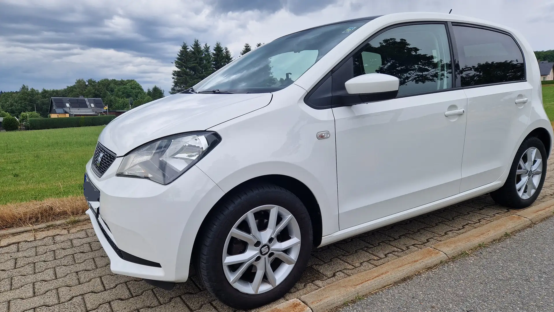 SEAT Mii Mii 1.0 Chic*PDC*ALCANTARA*PANO*KLIMAAUTOMATIK Fehér - 2