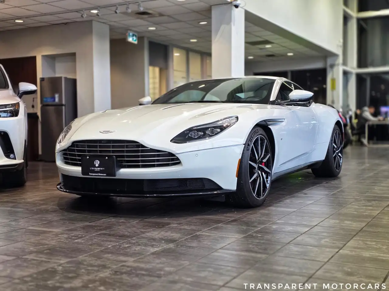 Aston Martin DB11 снимка Aston Martin DB11