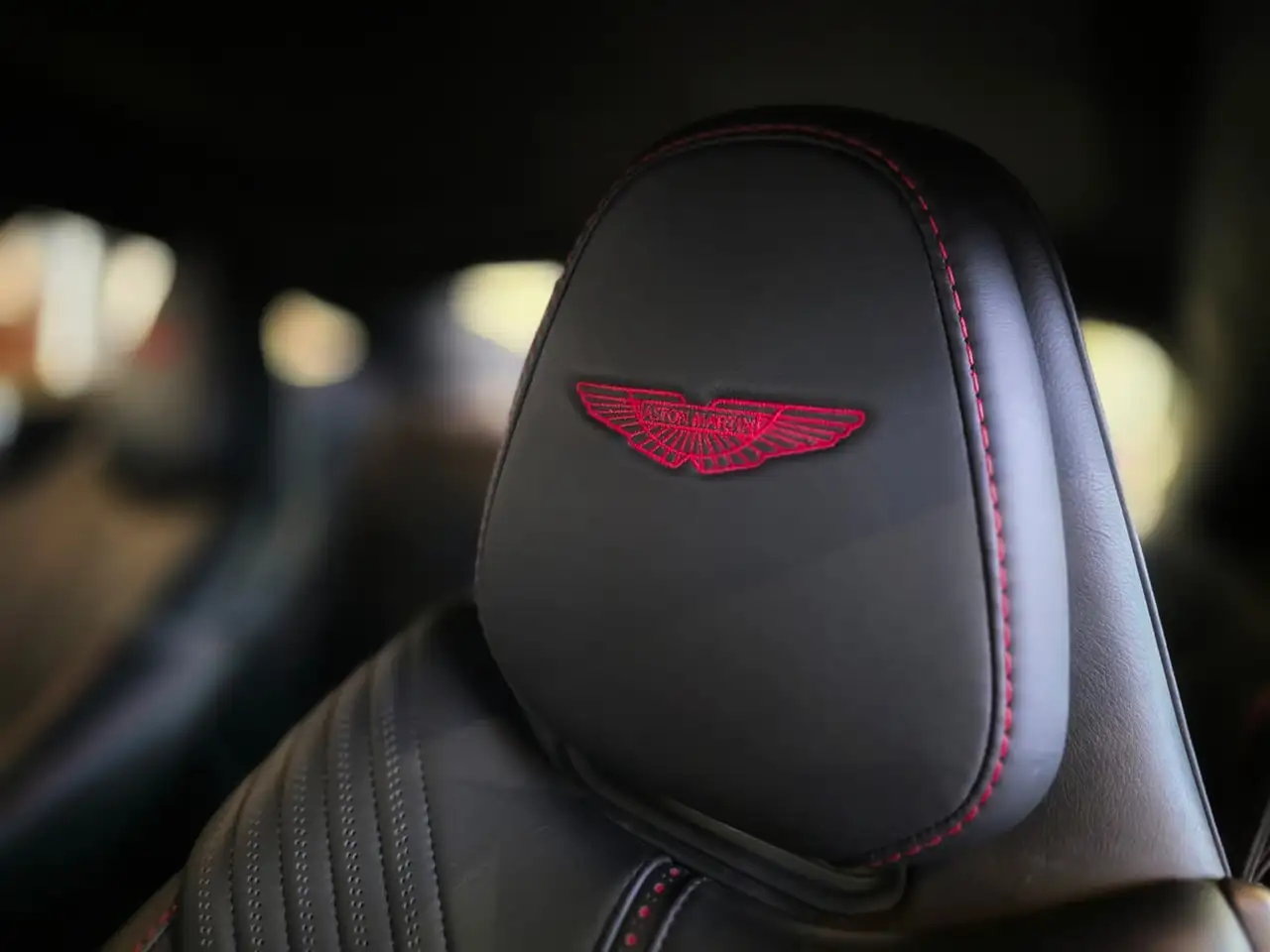 Aston Martin DB11 снимка Aston Martin DB11