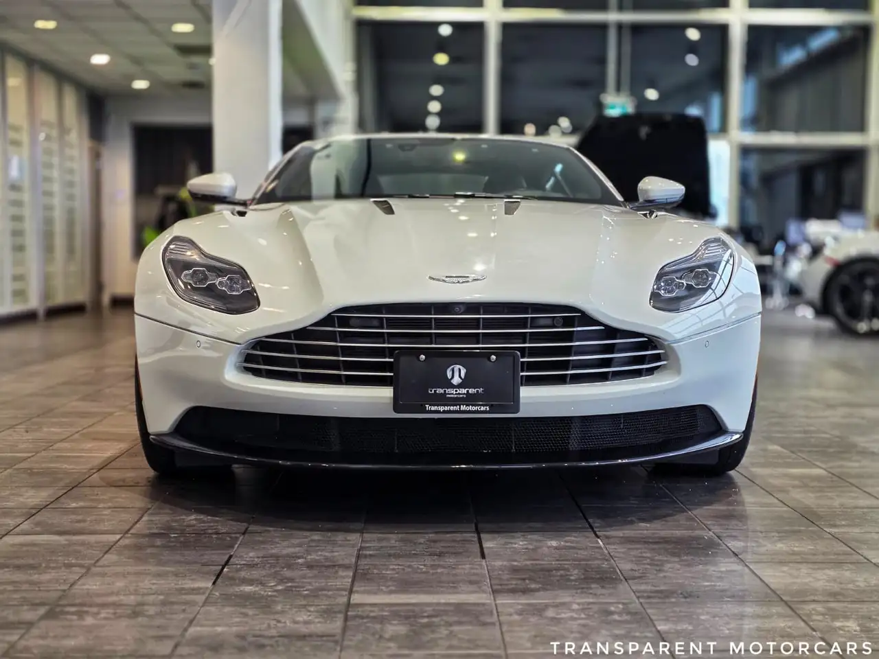 Aston Martin DB11 снимка Aston Martin DB11