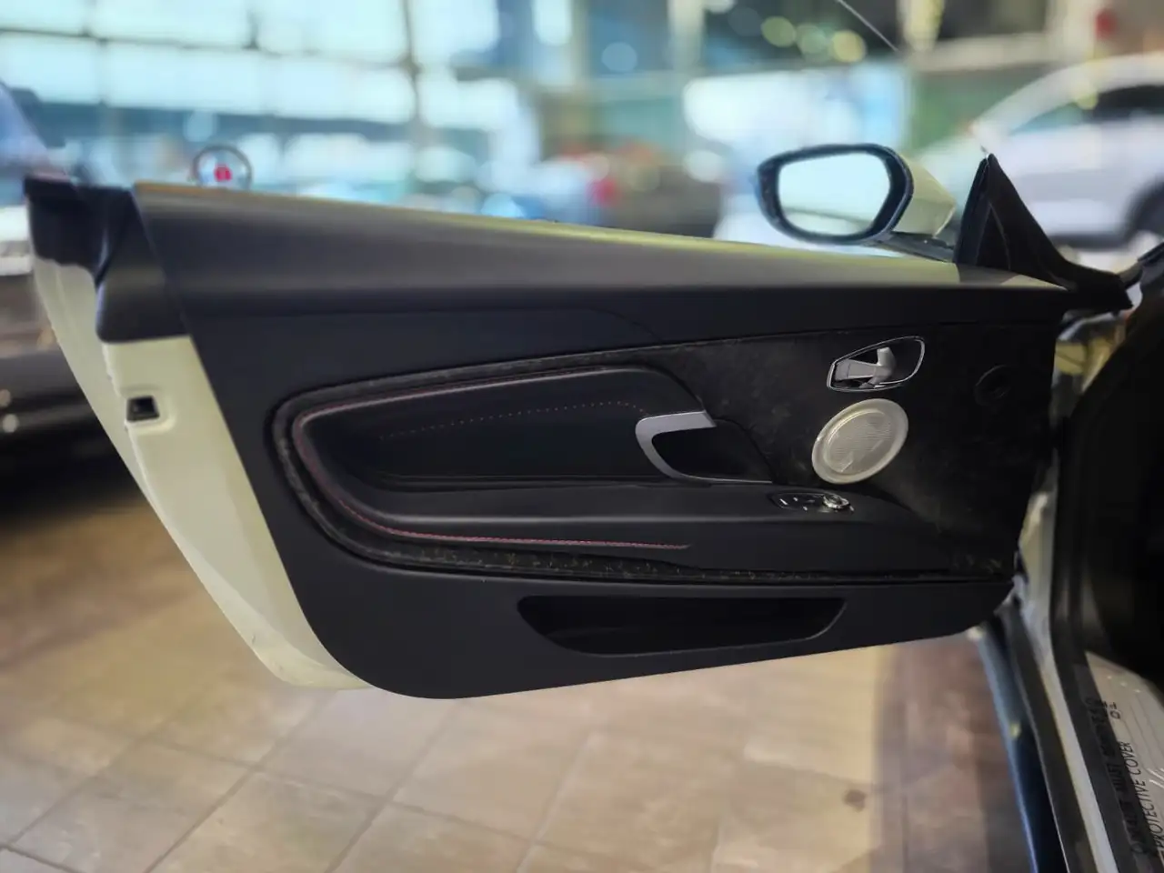 Aston Martin DB11 снимка Aston Martin DB11