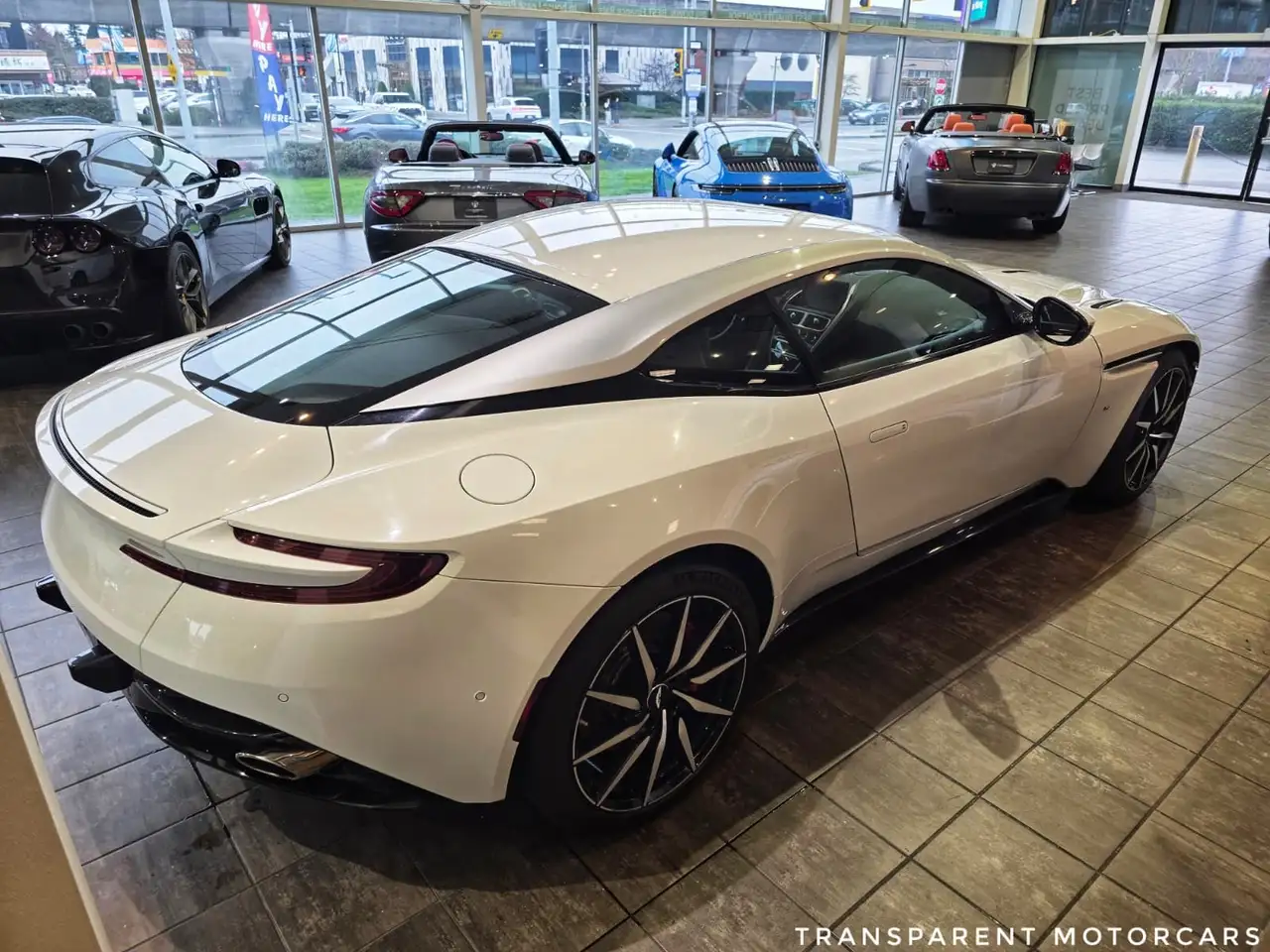 Aston Martin DB11 снимка Aston Martin DB11