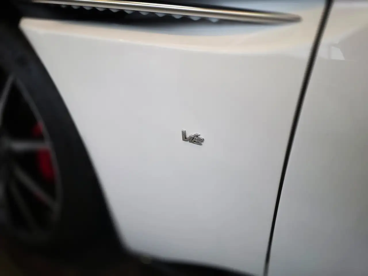 Aston Martin DB11 снимка Aston Martin DB11