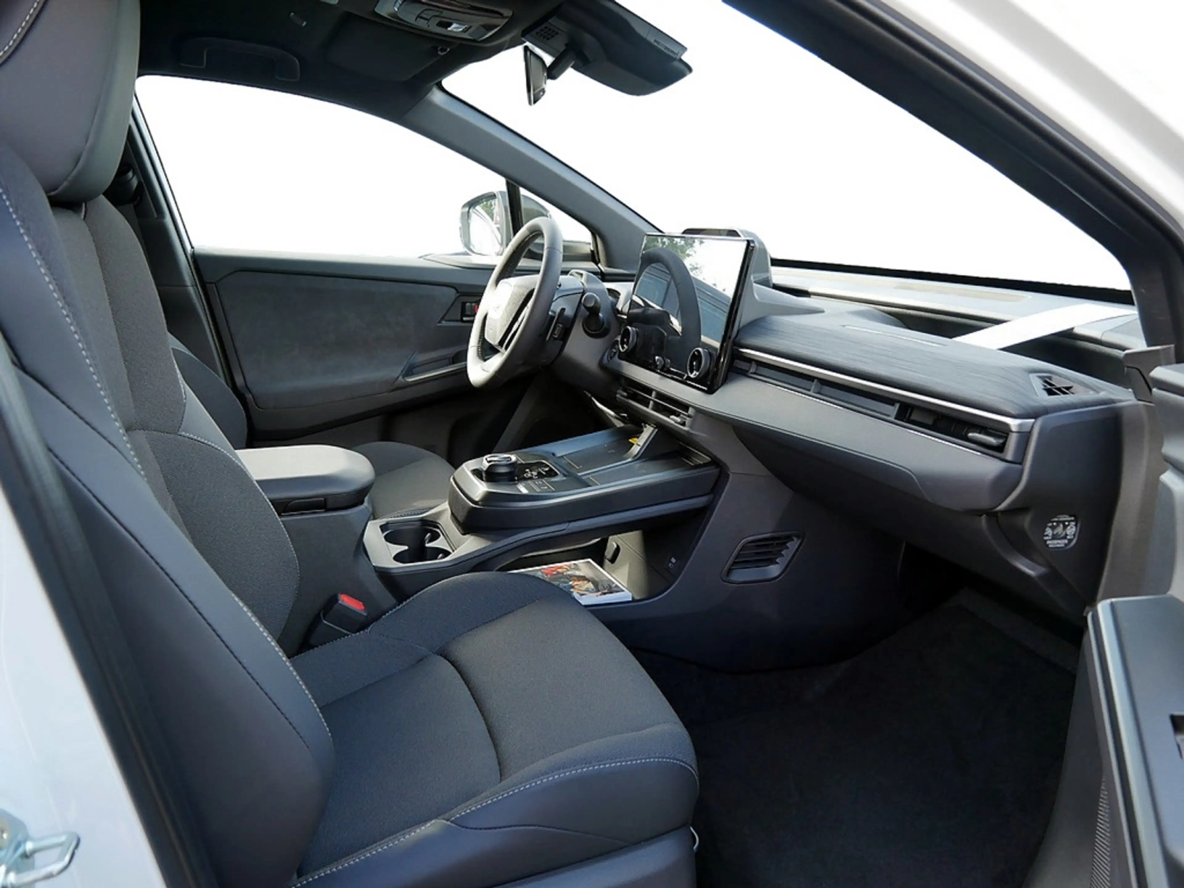 Toyota C-HR+ Teamplayer — photo 9