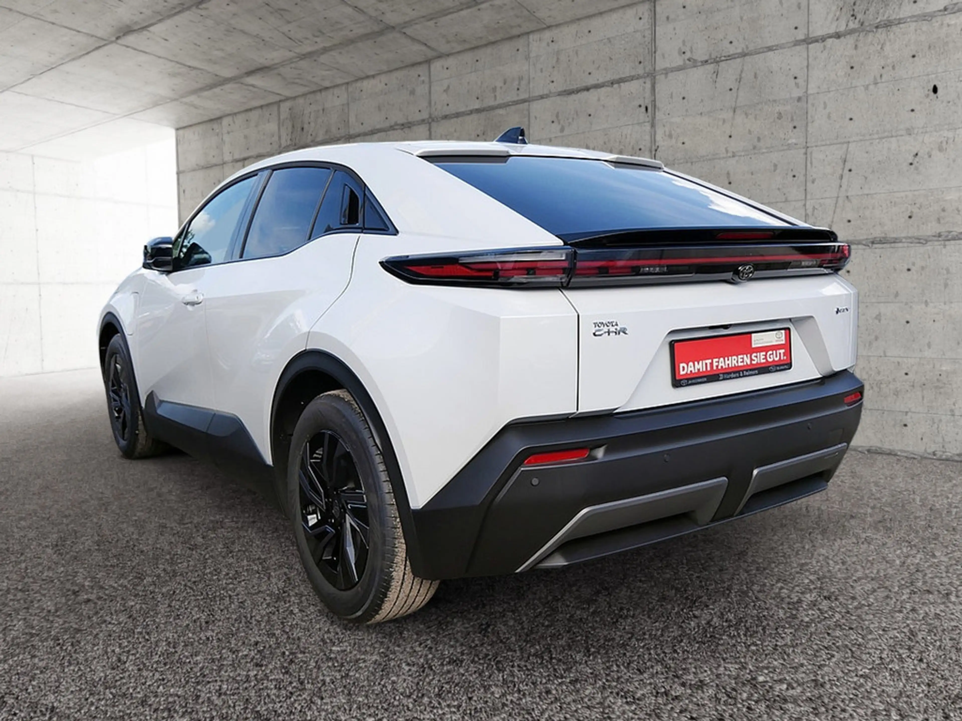 Toyota C-HR+ Teamplayer — photo 8