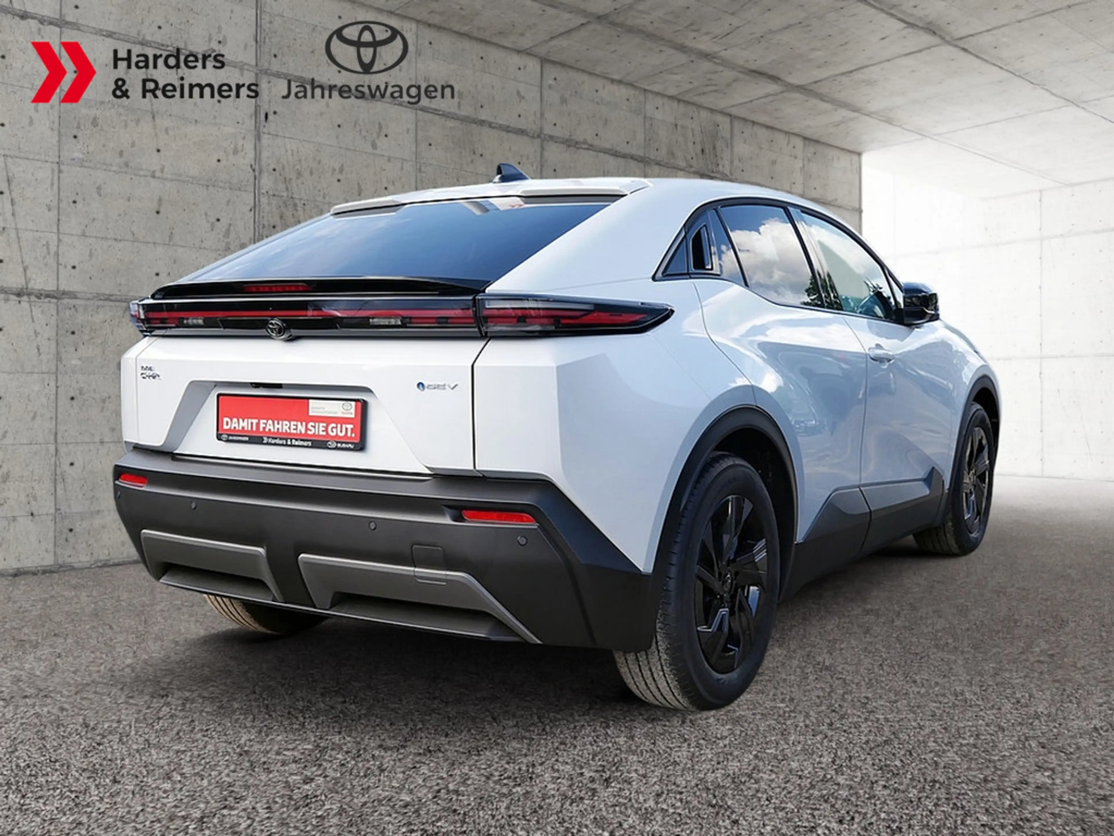 Toyota C-HR+ Teamplayer — photo 6