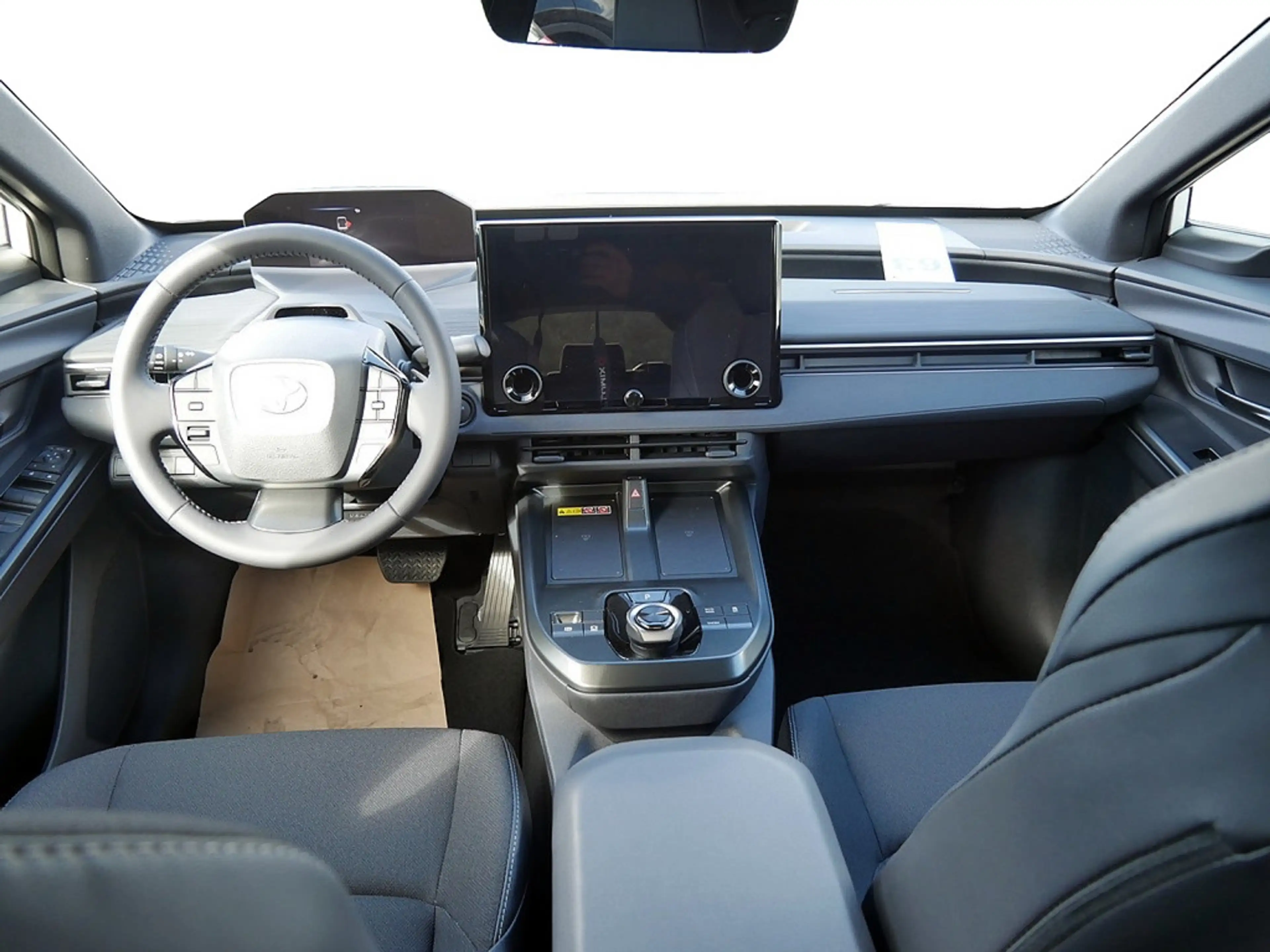 Toyota C-HR+ Teamplayer — photo 11