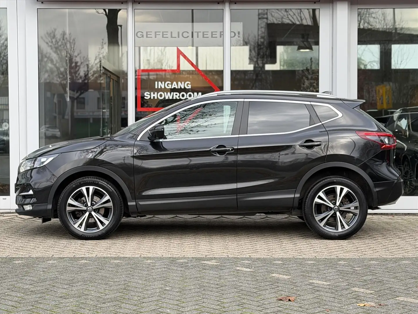 Nissan Qashqai 1.2 115pk DIG-T XTRONIC N-Connecta | Panoramadak | Zwart - 2