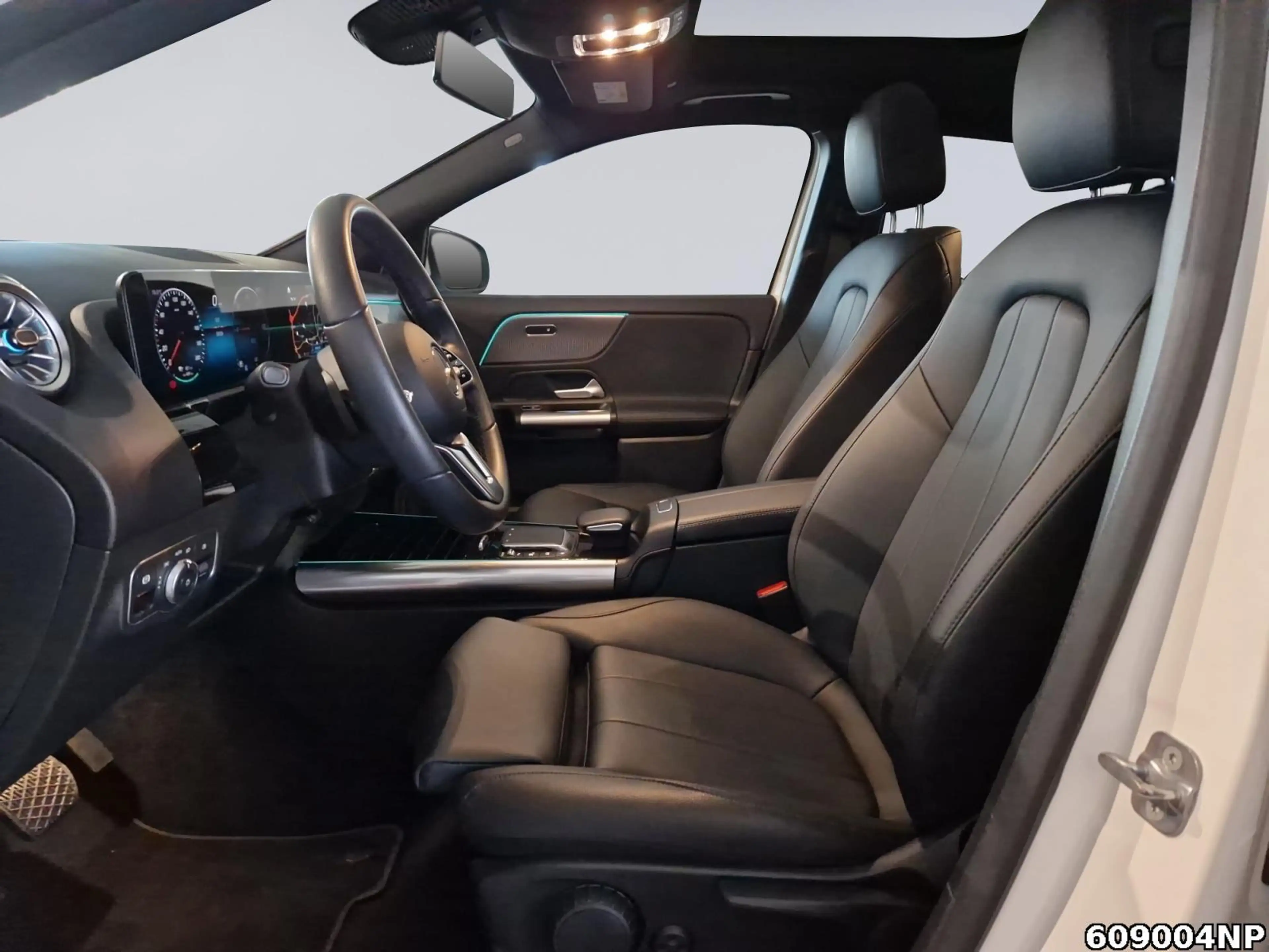 Mercedes-Benz EQA 250 Progressive Pano 360° Kamera Ambiente — photo 10