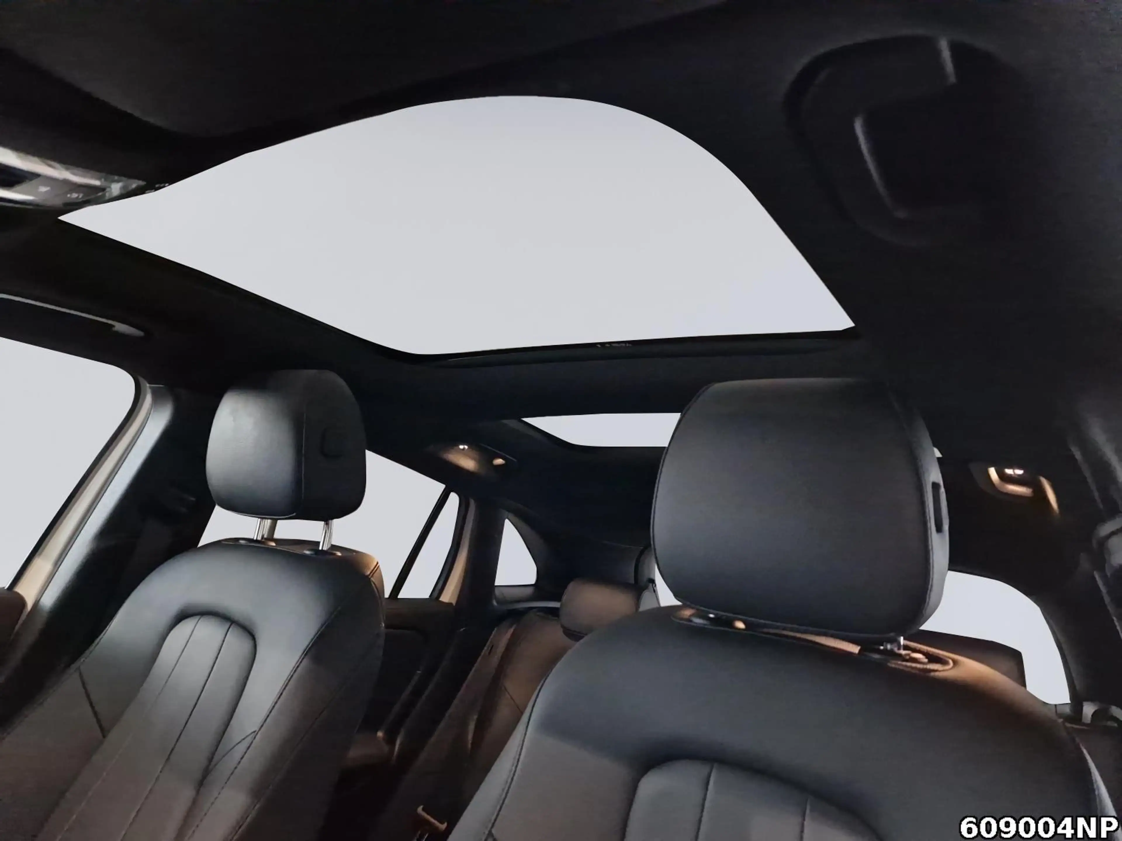 Mercedes-Benz EQA 250 Progressive Pano 360° Kamera Ambiente — photo 13