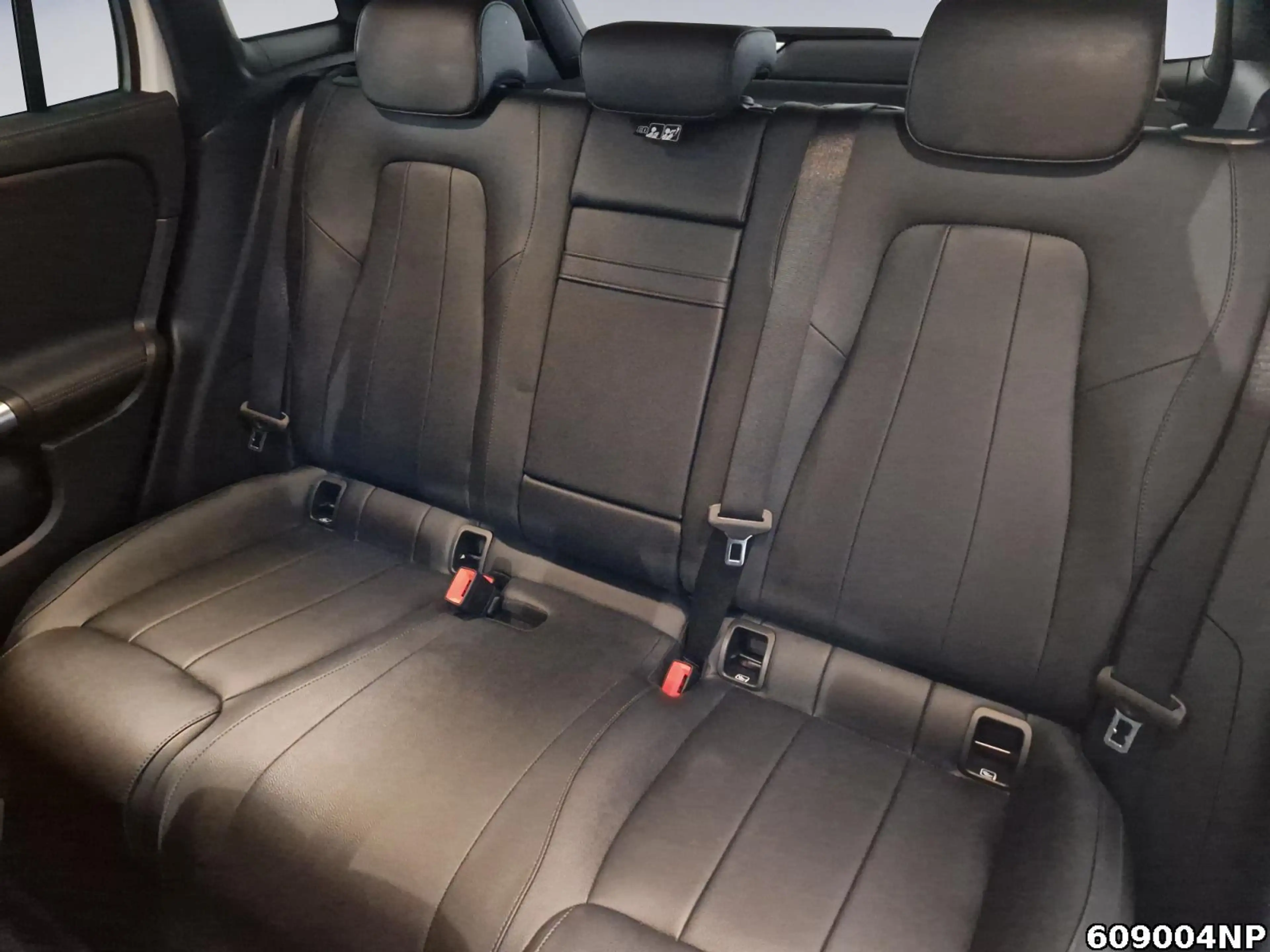 Mercedes-Benz EQA 250 Progressive Pano 360° Kamera Ambiente — photo 11