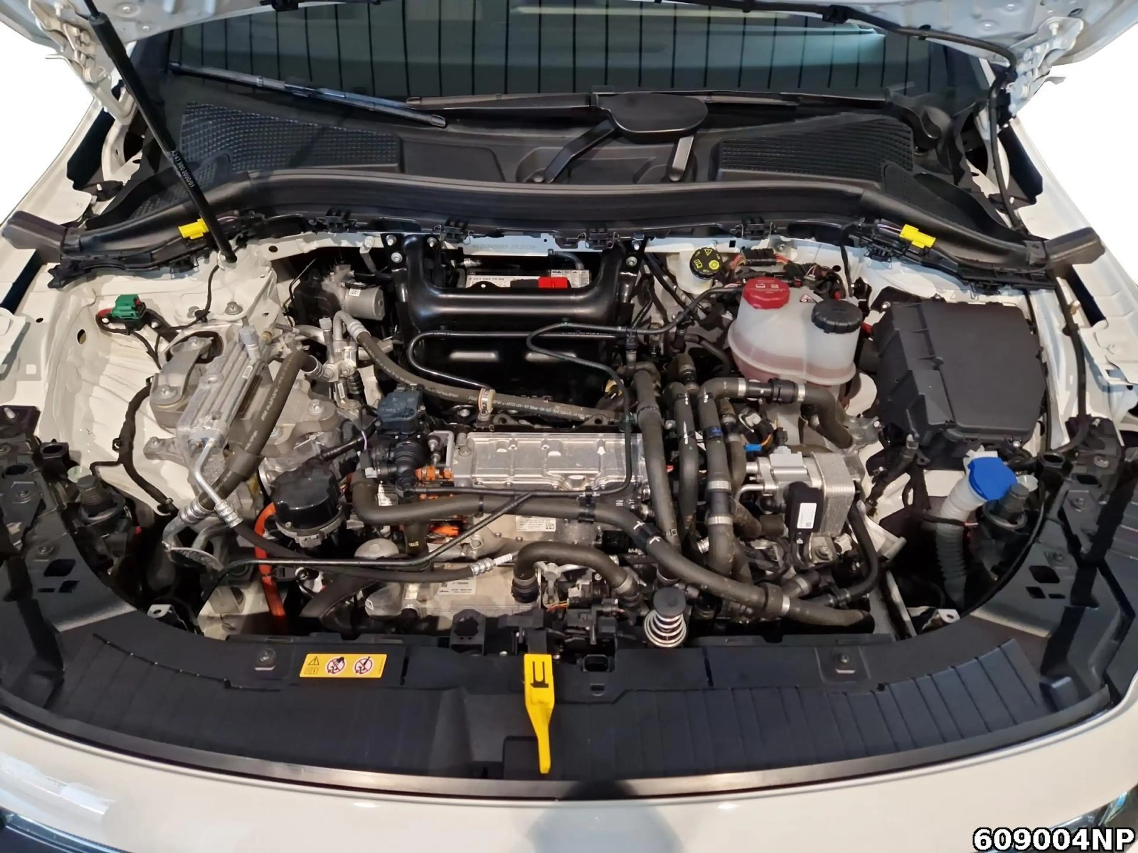 Mercedes-Benz EQA 250 Progressive Pano 360° Kamera Ambiente — photo 7