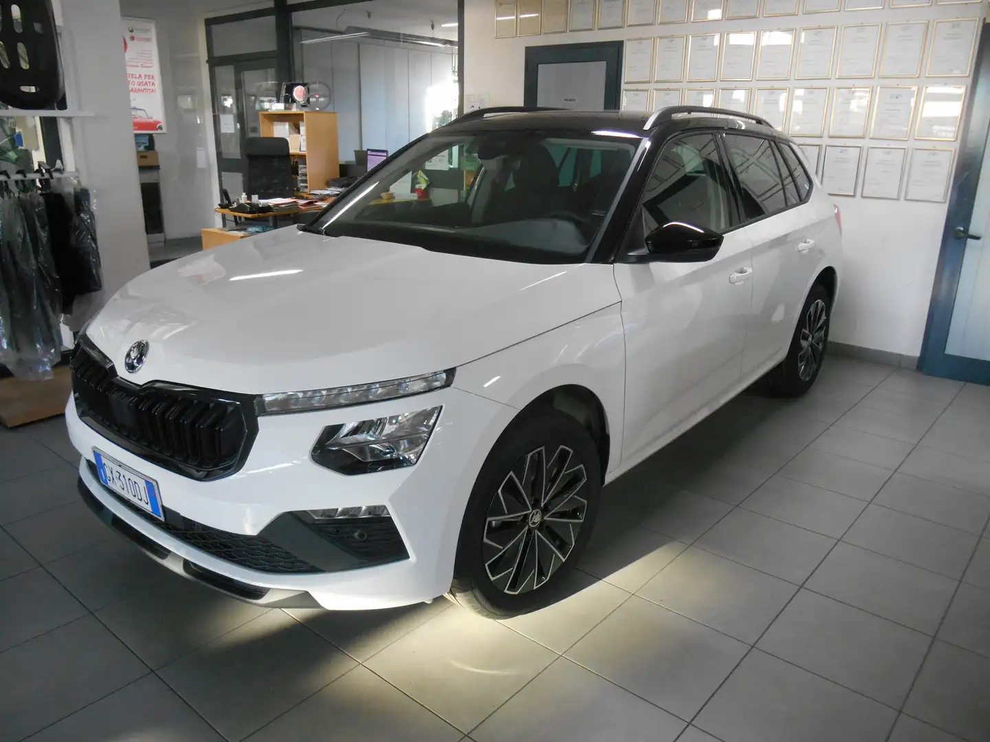 Skoda Kamiq Kamiq 1.0 tsi Black Dots 110 CV Blanc - 1