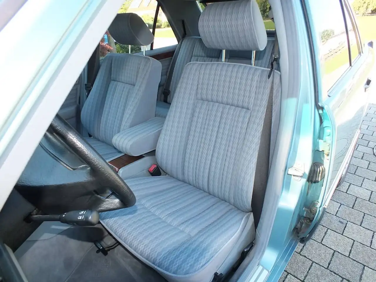 Mercedes-Benz Baureihe 124 250 D turbo - beryll - sehr gepflegter Zustand - lückenlose Historie, foto 8