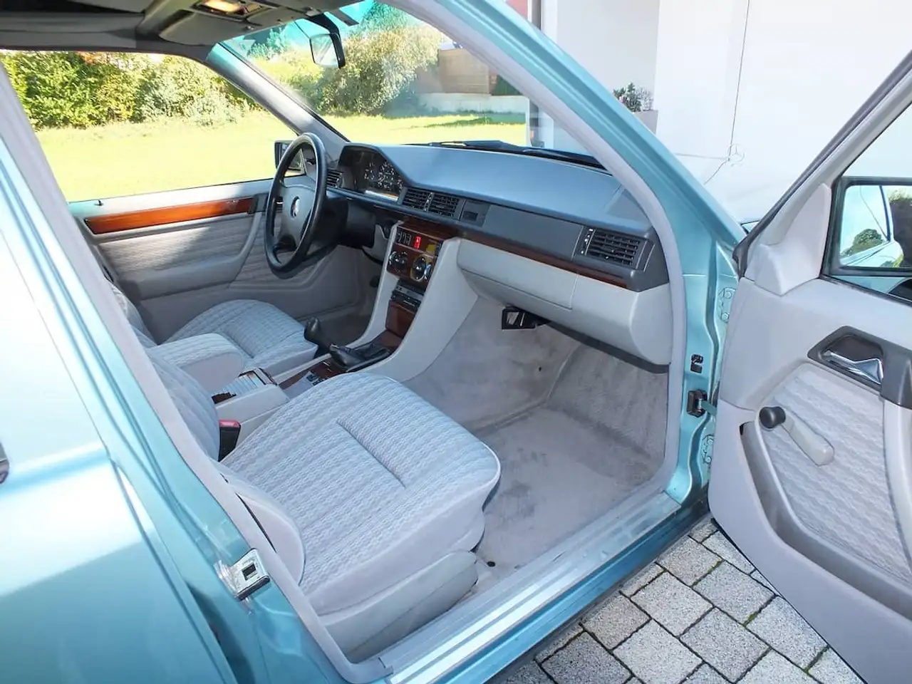 Mercedes-Benz Baureihe 124 250 D turbo - beryll - sehr gepflegter Zustand - lückenlose Historie, foto 9