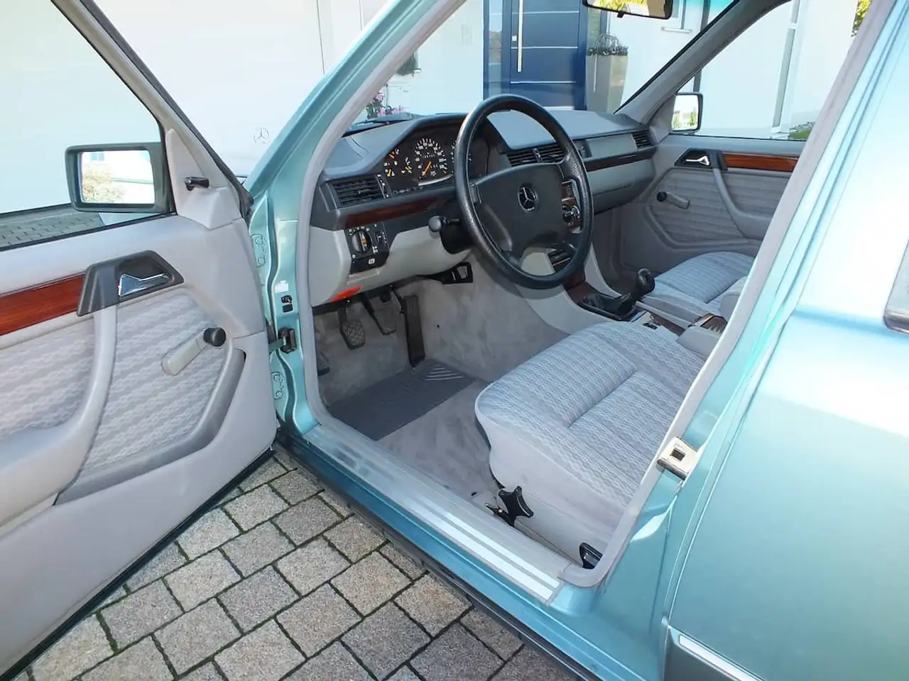 Mercedes-Benz Baureihe 124 250 D turbo - beryll - sehr gepflegter Zustand - lückenlose Historie, foto 7