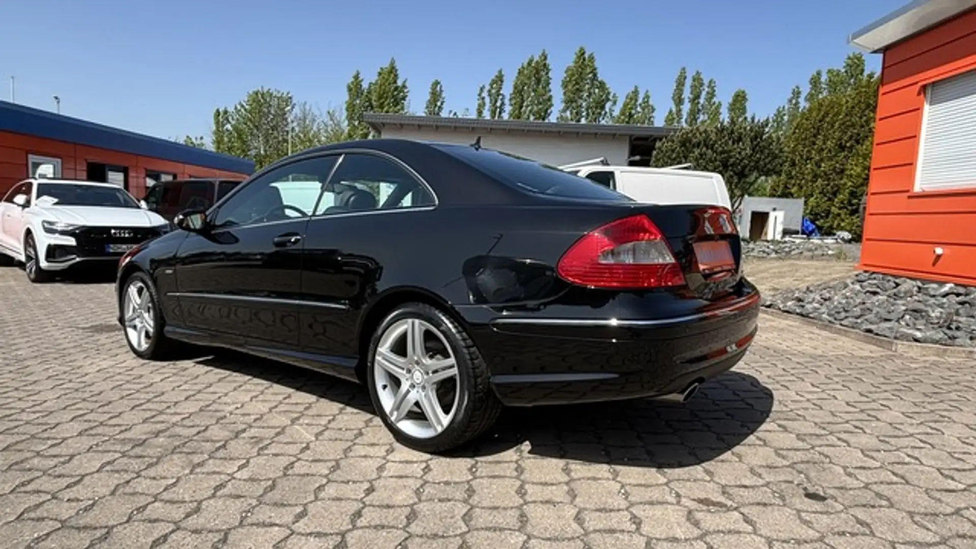 Mercedes-Benz CLK 200 K Grand Edition AMG Xenon Navi Leder PDC Noir - 2