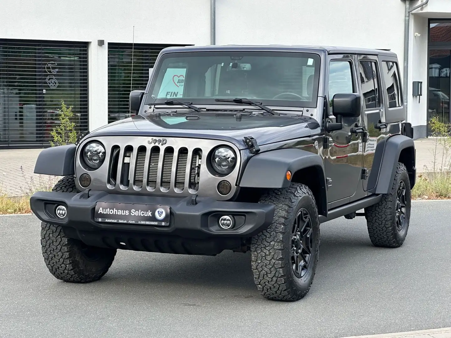 Jeep Wrangler 3.6 V6 Golden Eagle Sahara *Navi*Temp.*Allrad* Grijs - 2