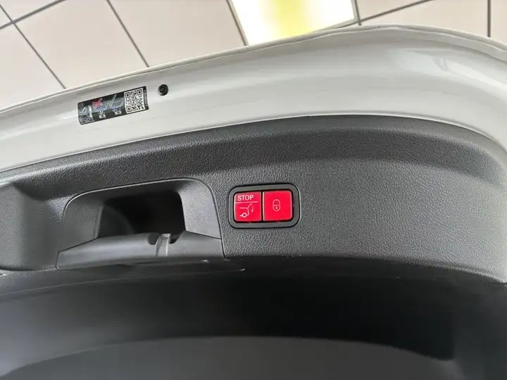 Mercedes-Benz GLE 2023, foto 39