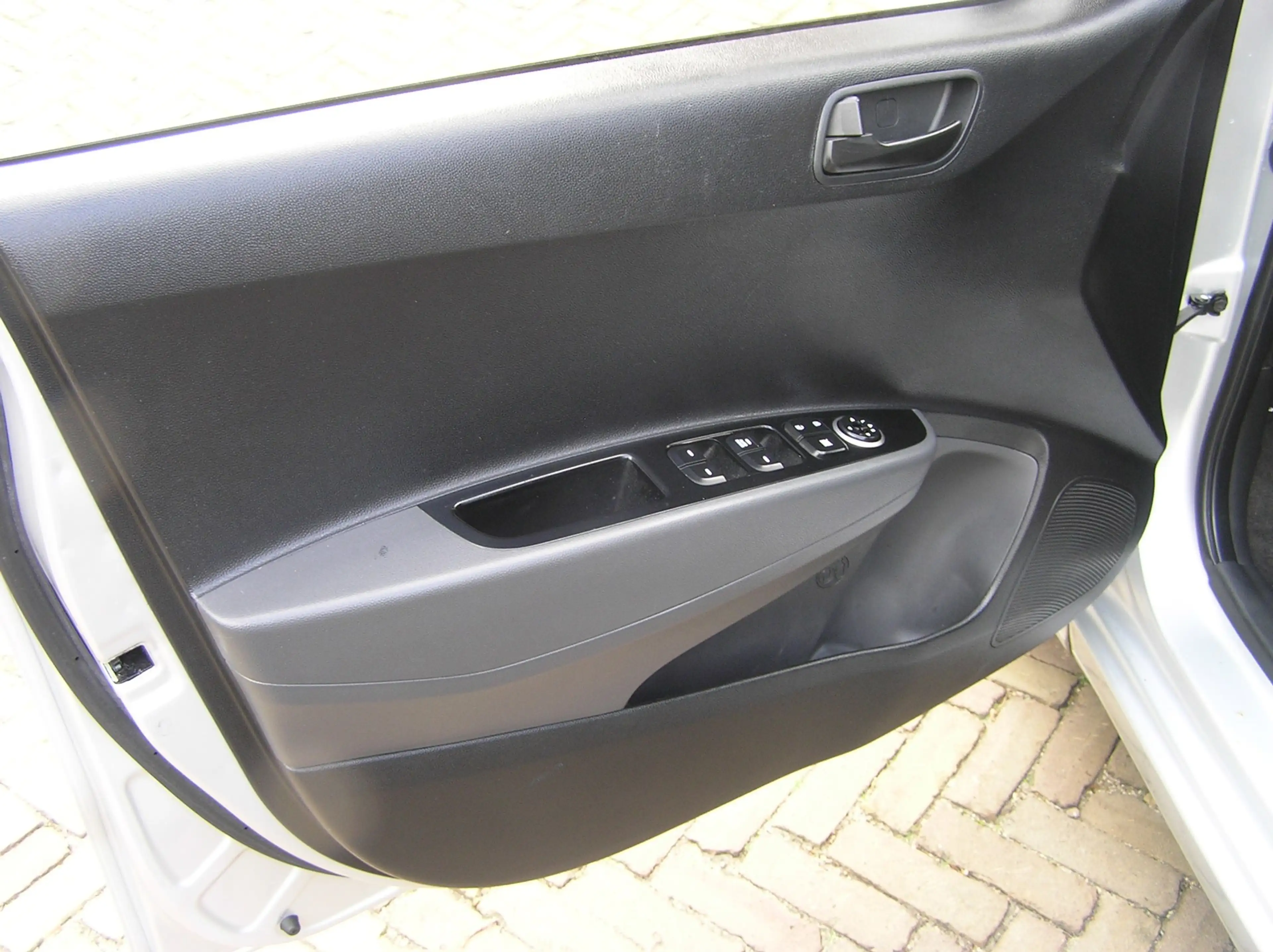 Hyundai i10 1.0i Comfort 101 d km nap airco nieuwe apk — photo 6