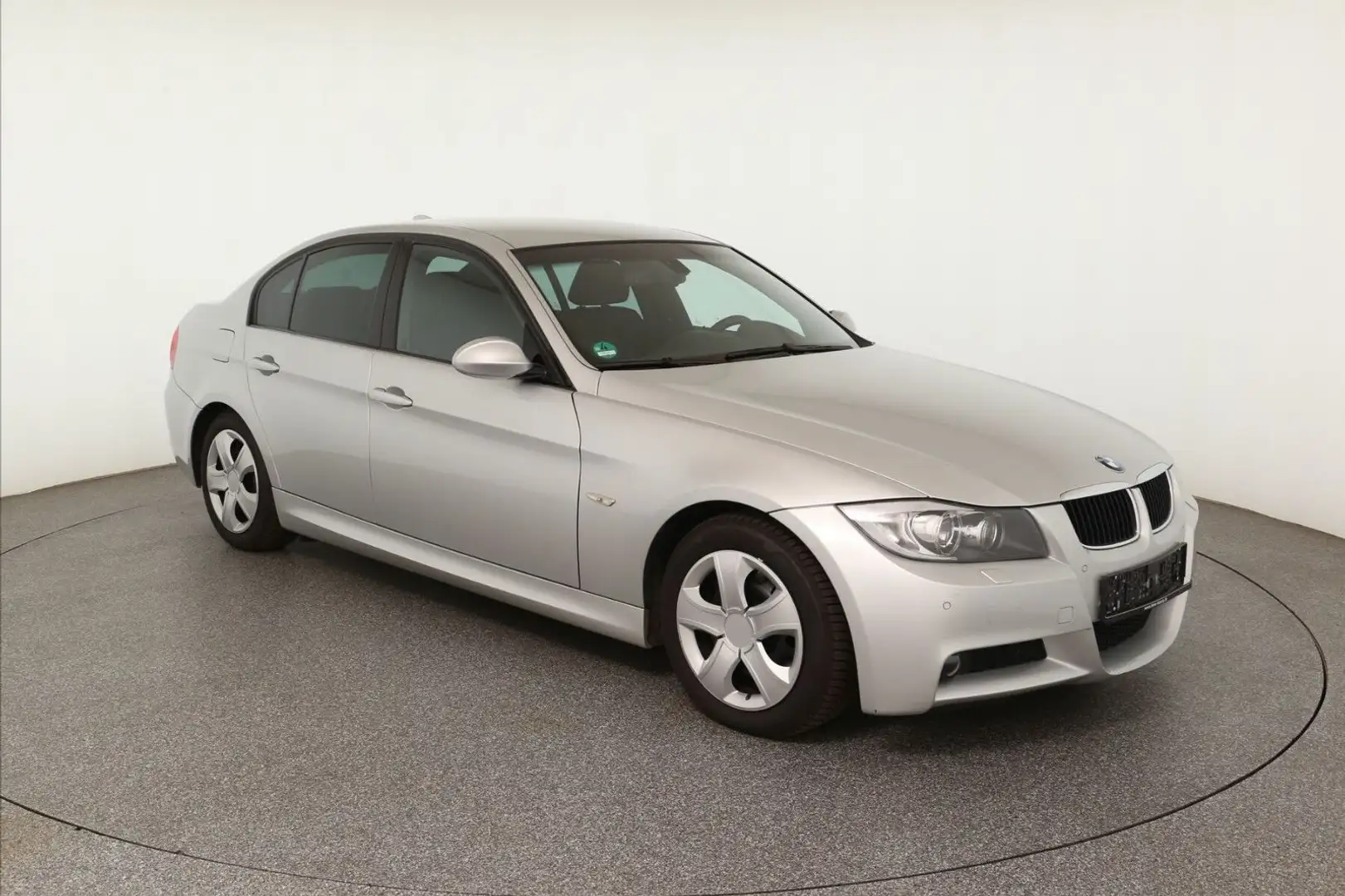 BMW 318 Baureihe 3 Lim. 318i SERVICE NEU Silber - 2