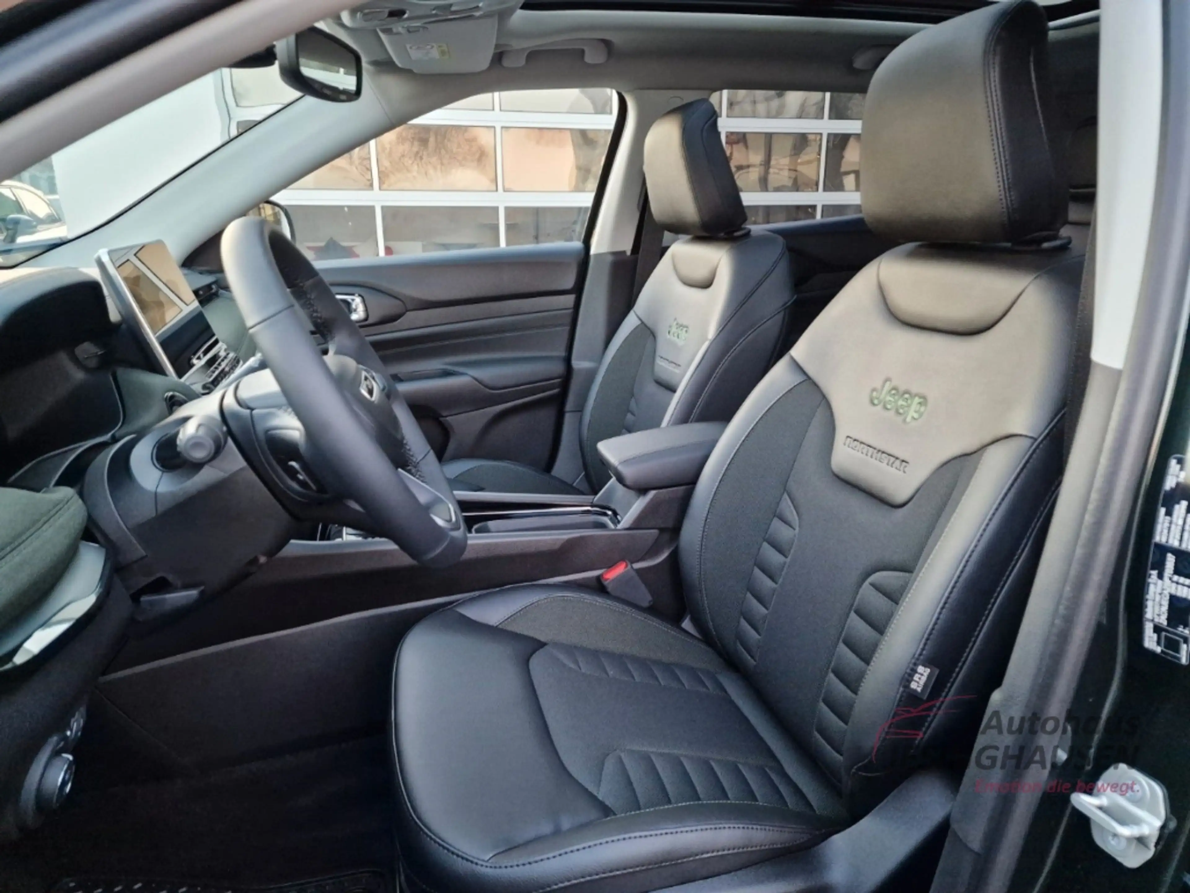 Jeep Compass e-Hybrid North Star Prem. Sounds. PANO CarPlay LED — photo 12