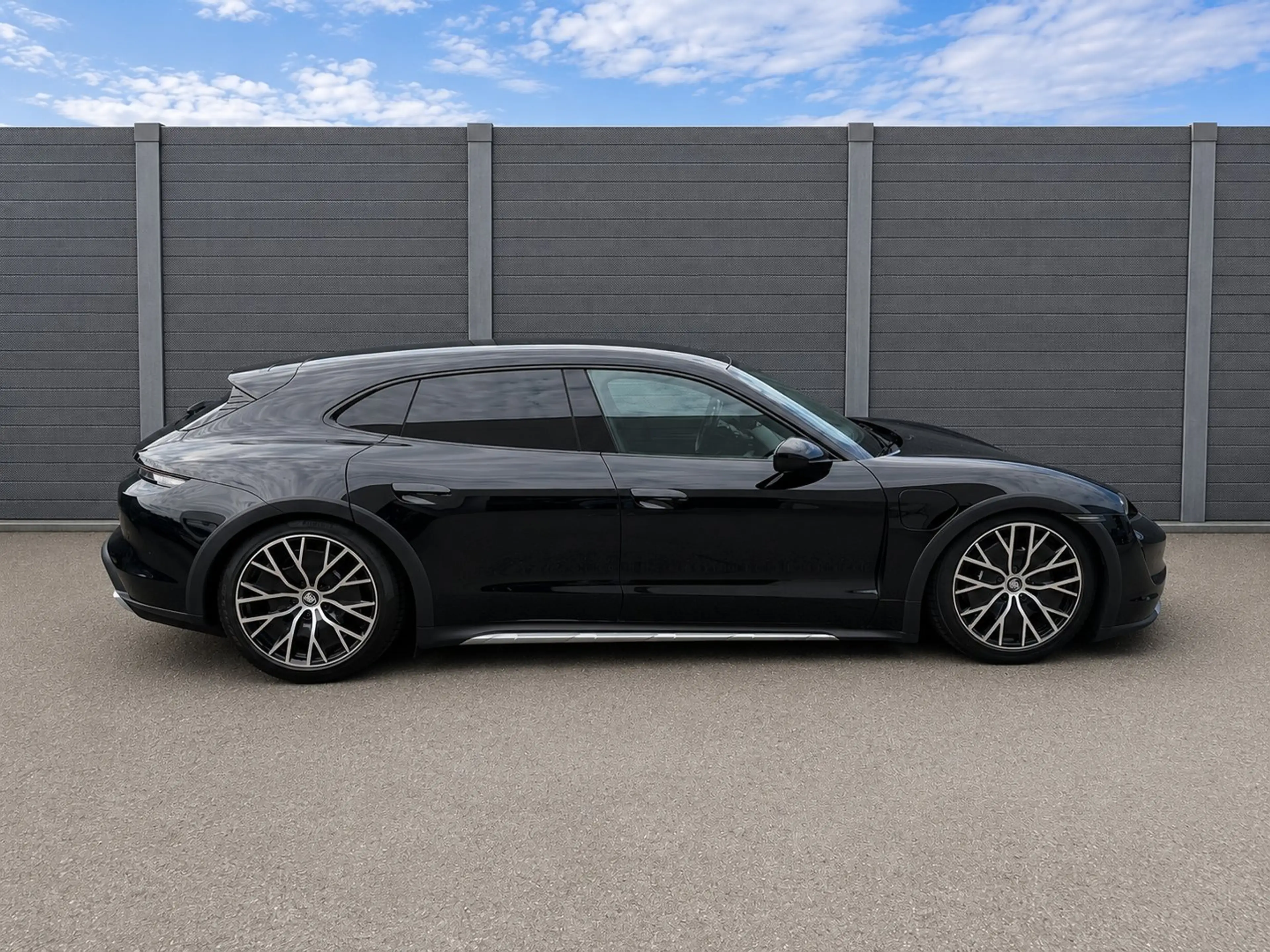 Porsche Taycan 4 Cross Turismo — photo 6