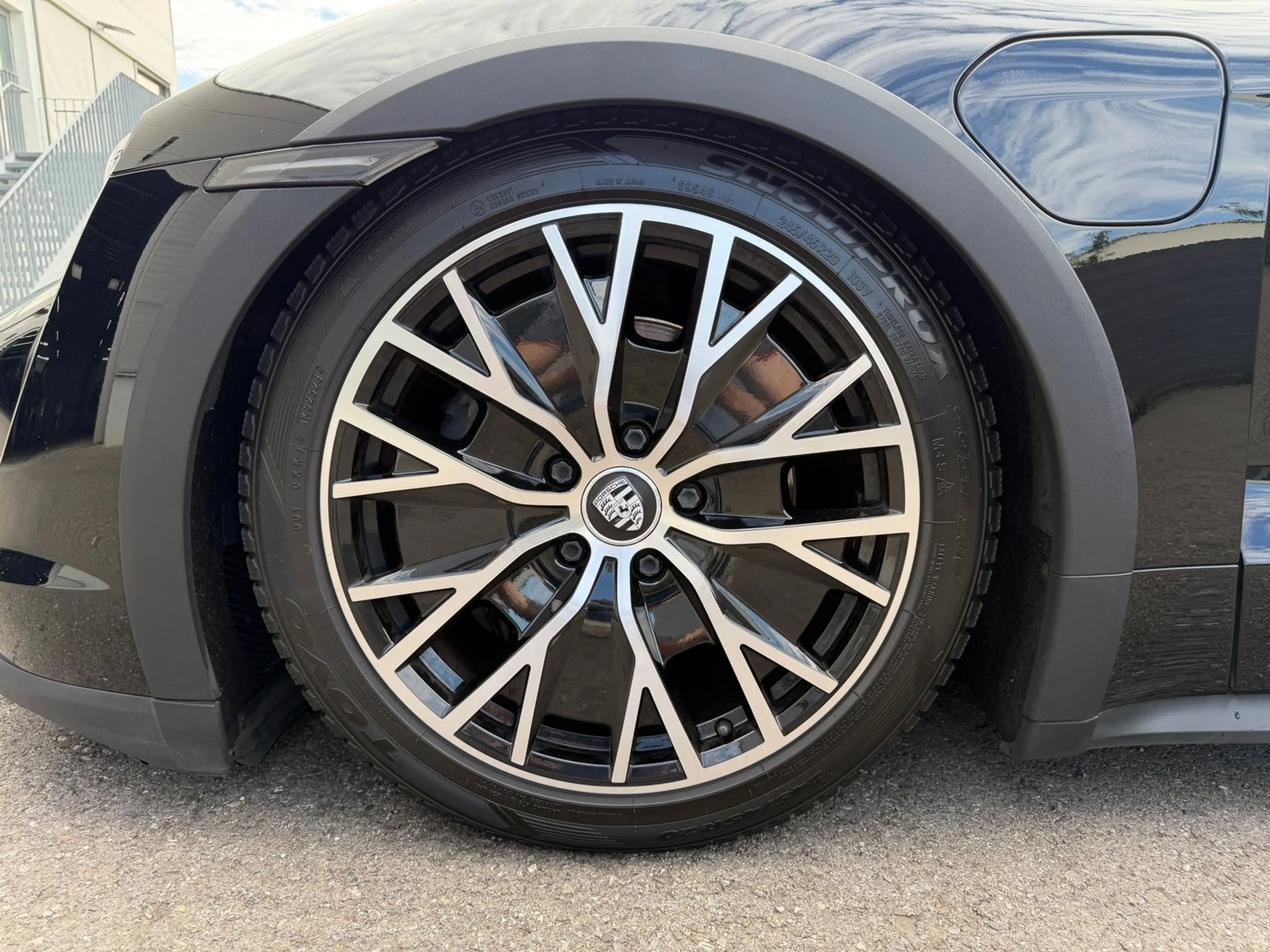 Porsche Taycan 4 Cross Turismo — photo 9