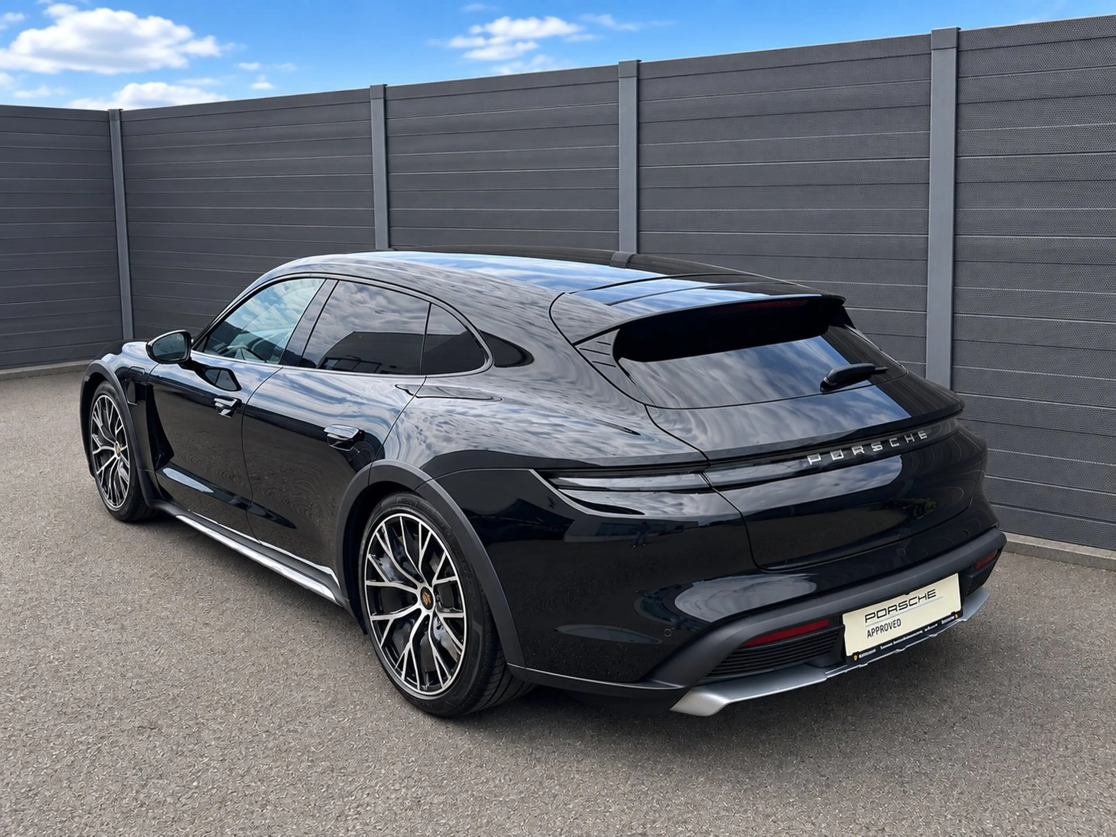 Porsche Taycan 4 Cross Turismo — photo 7