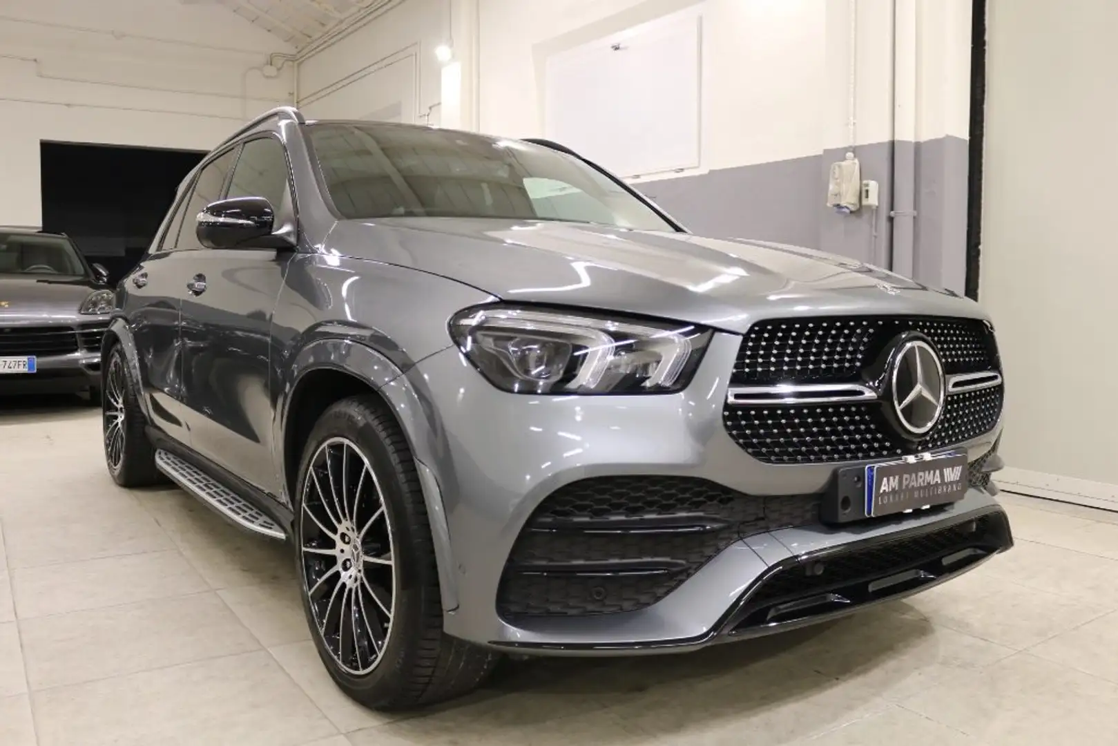 Mercedes-Benz GLE 300 d 4Matic Premium Grau - 1