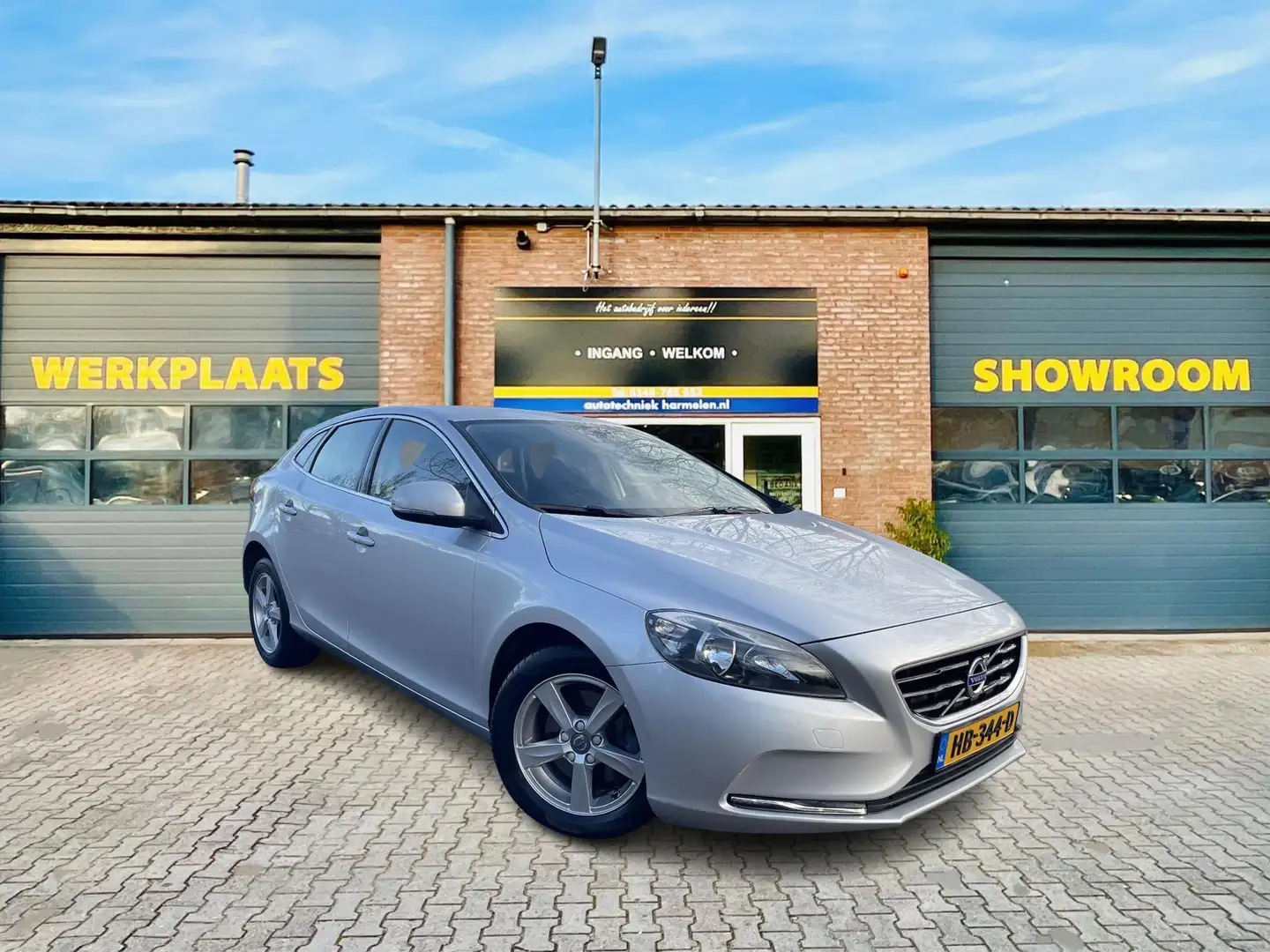 Volvo V40 2.0 T3 Momentum. *Trekhaak*NL-Auto*Historie* Gris - 1