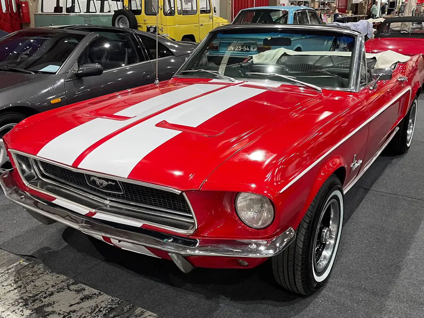 Ford Mustang V8 Cabrio Rojo - 1