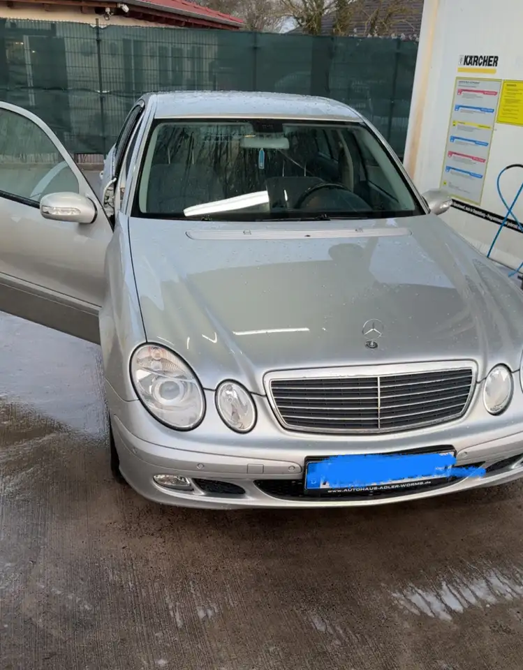 Mercedes-Benz E 240