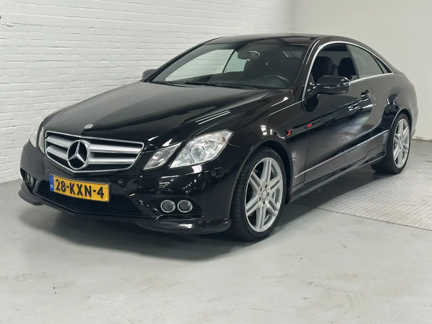 Mercedes-Benz E 250 Coupé CGI Elegance CLIMA / CRUISE / LEER / ELK.PAK Zwart - 1