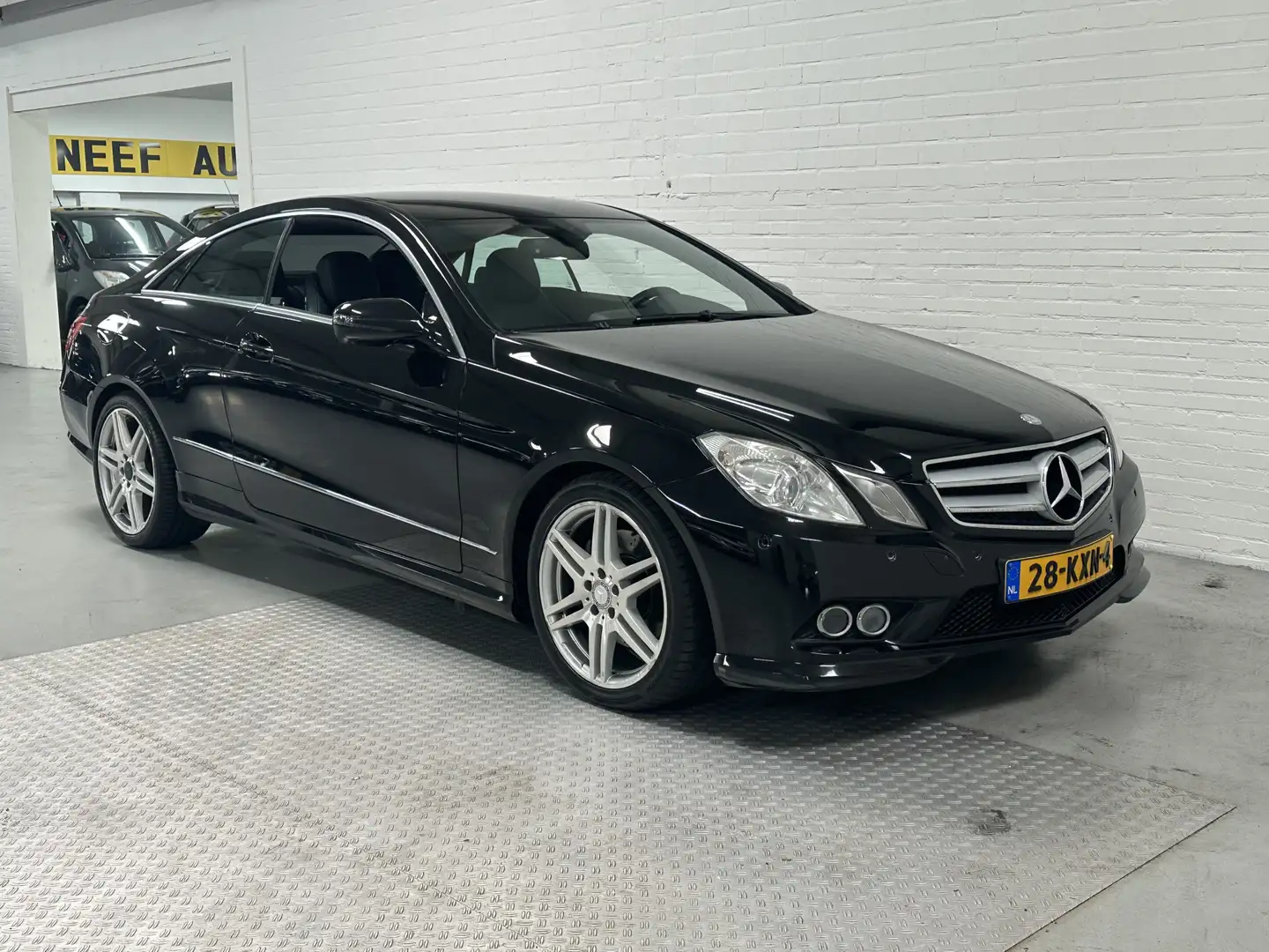 Mercedes-Benz E 250 Coupé CGI Elegance CLIMA / CRUISE / LEER / ELK.PAK Zwart - 2