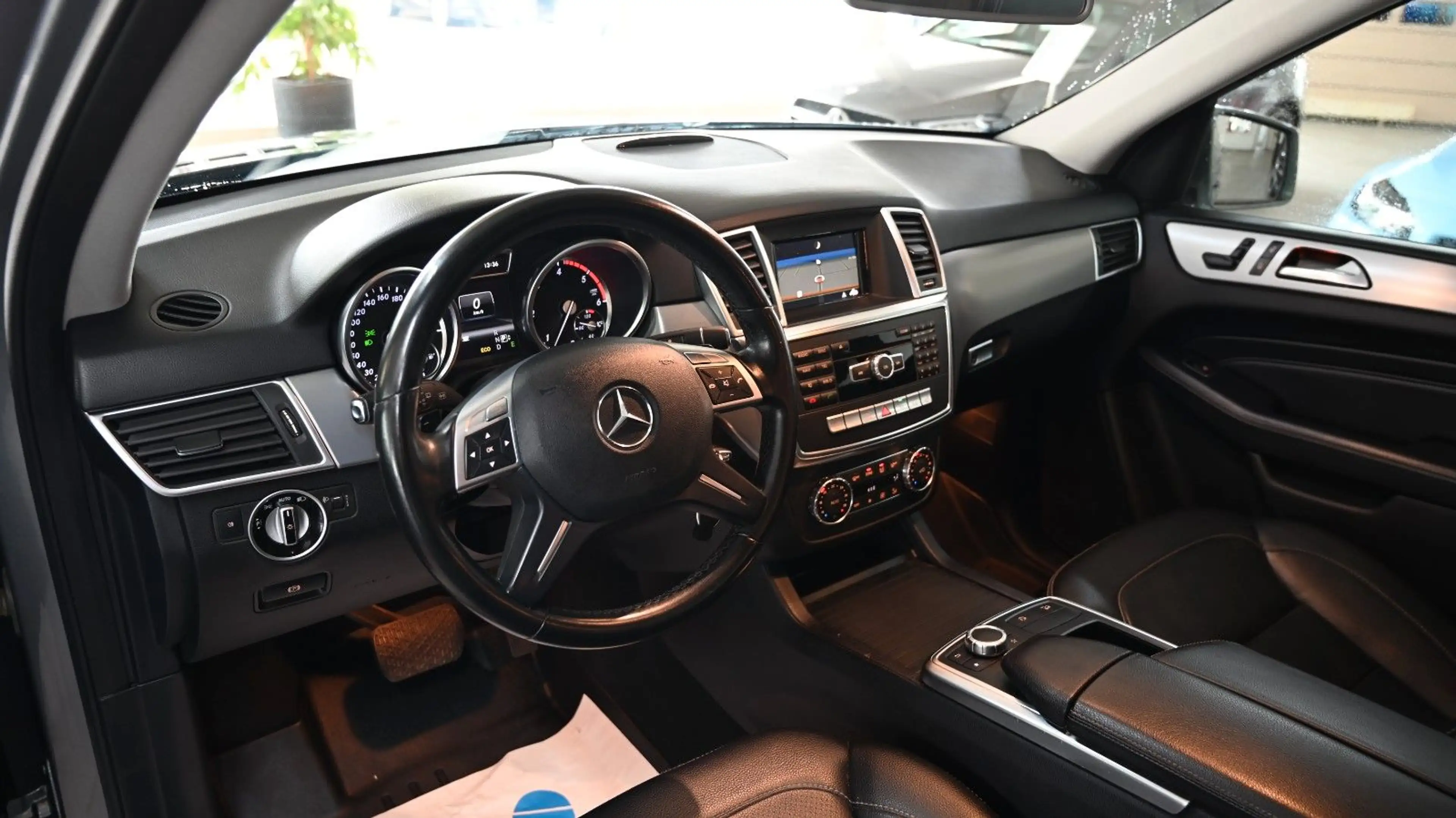 Mercedes-Benz ML 250 CDI BlueTec 4Matic *NAVI*AHK*LEDER — photo 10
