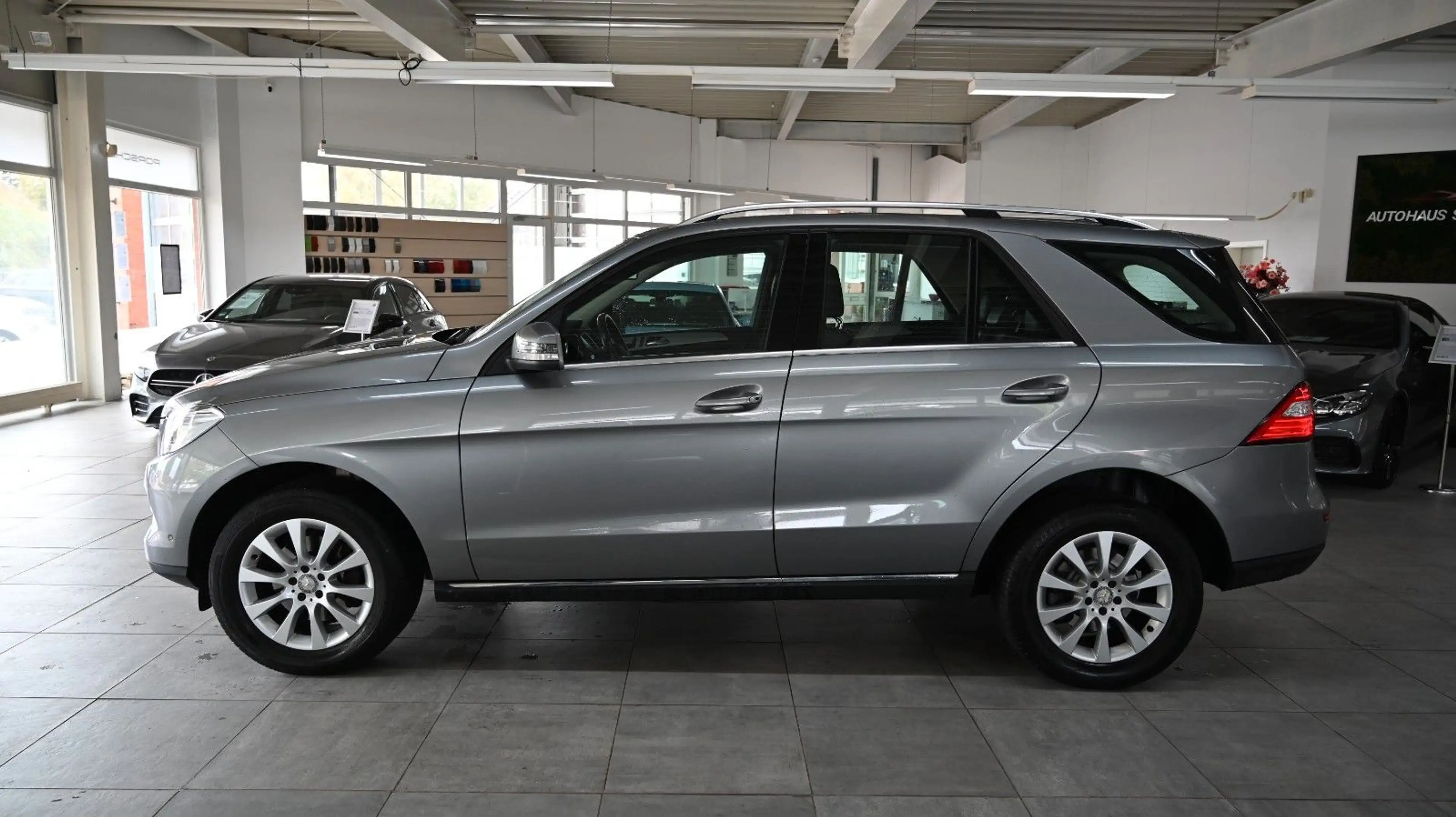 Mercedes-Benz ML 250 CDI BlueTec 4Matic *NAVI*AHK*LEDER — photo 3