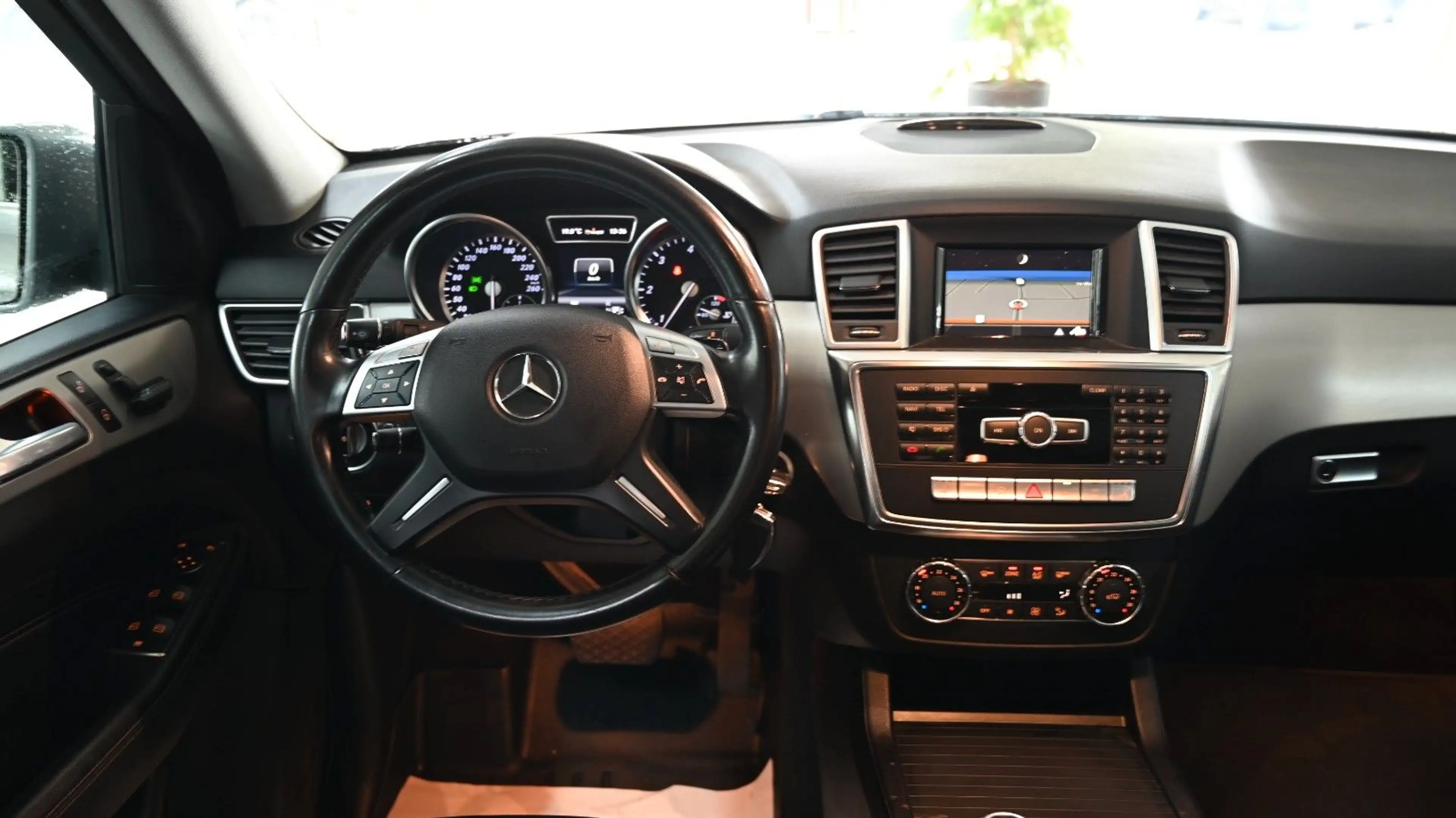 Mercedes-Benz ML 250 CDI BlueTec 4Matic *NAVI*AHK*LEDER — photo 12