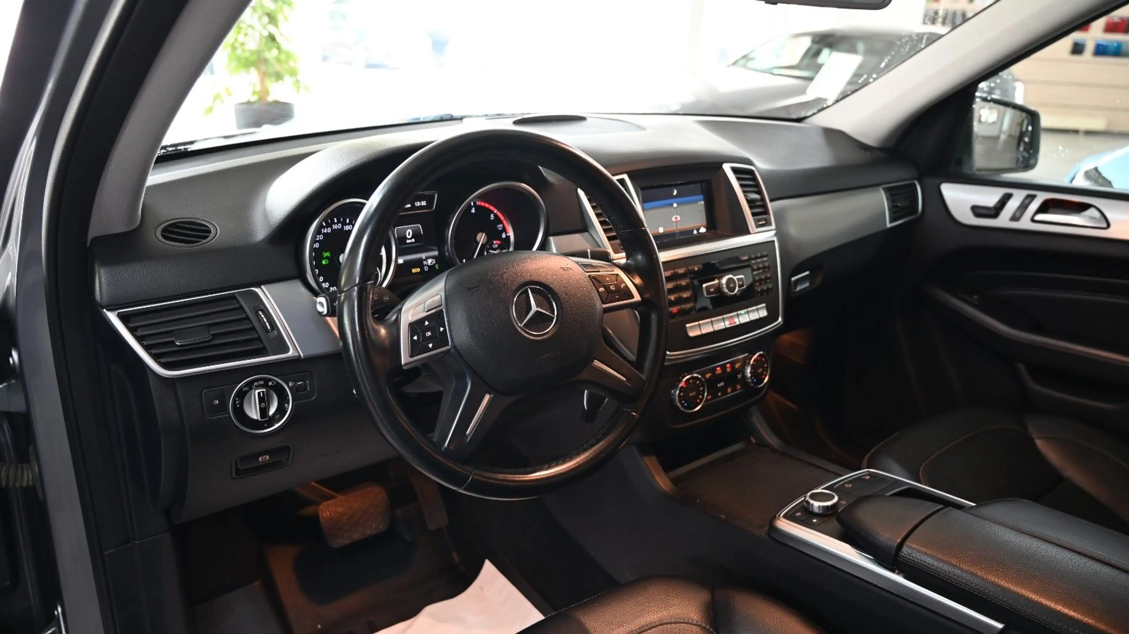 Mercedes-Benz ML 250 CDI BlueTec 4Matic *NAVI*AHK*LEDER — photo 13