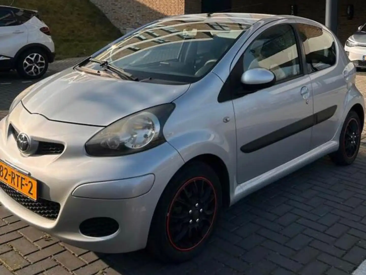 Toyota Aygo 1.0-12V Comfort Nav. Grijs - 1