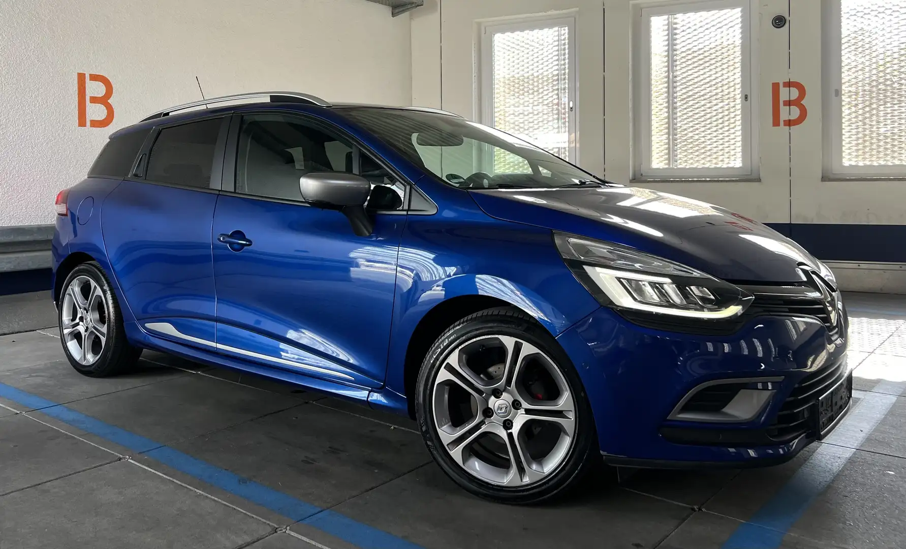 Renault Clio IntensGT-Line 1.Vorbesitzer110PSDiesel Combi2017BJ Blauw - 2