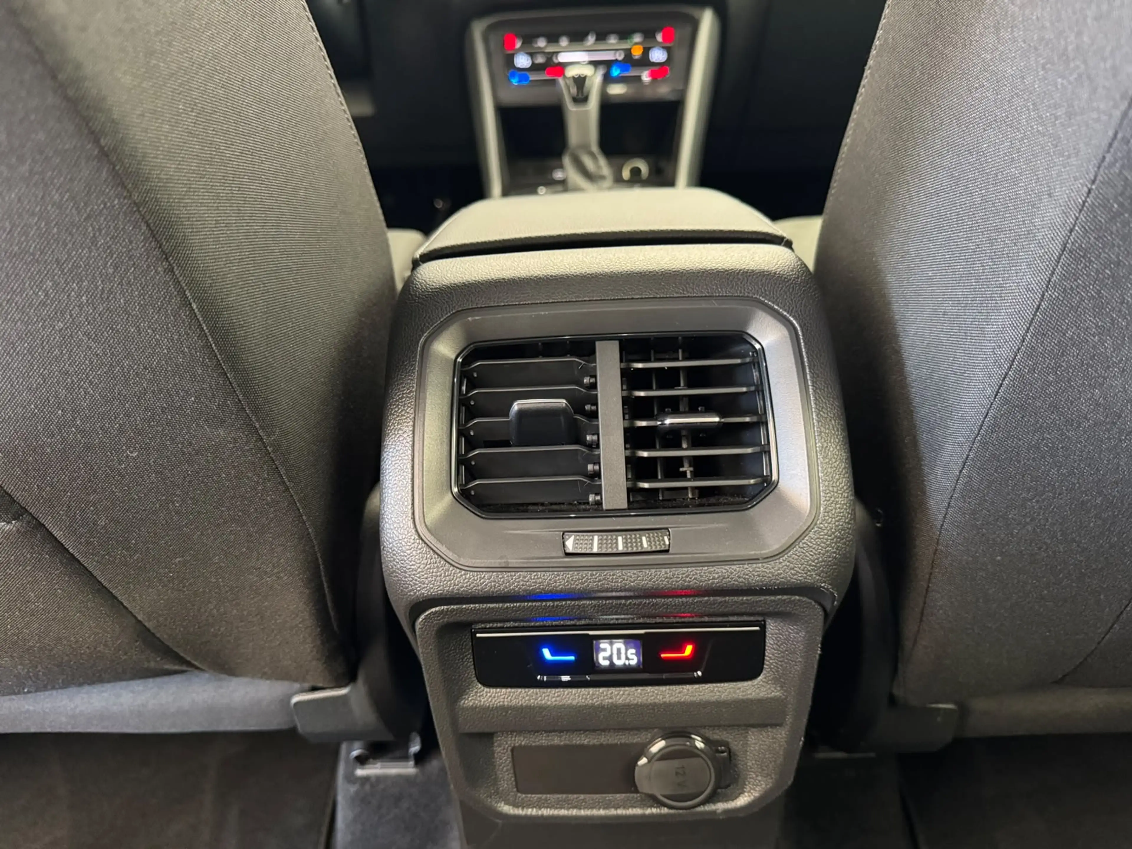 Volkswagen Tiguan Life 2.0 TDI DSG+ACC+LED+NAVI+MASSAGE+ — photo 15