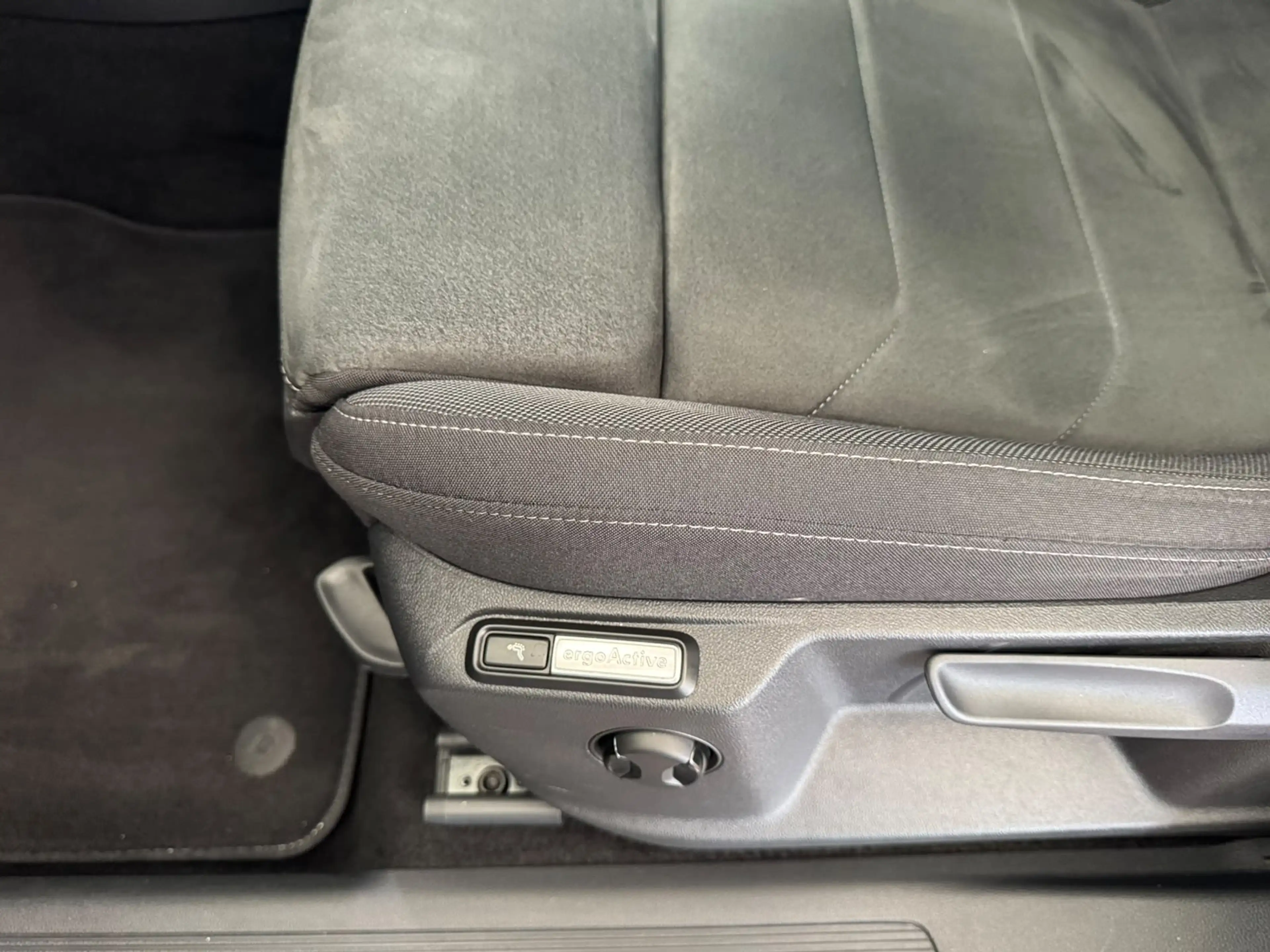 Volkswagen Tiguan Life 2.0 TDI DSG+ACC+LED+NAVI+MASSAGE+ — photo 10