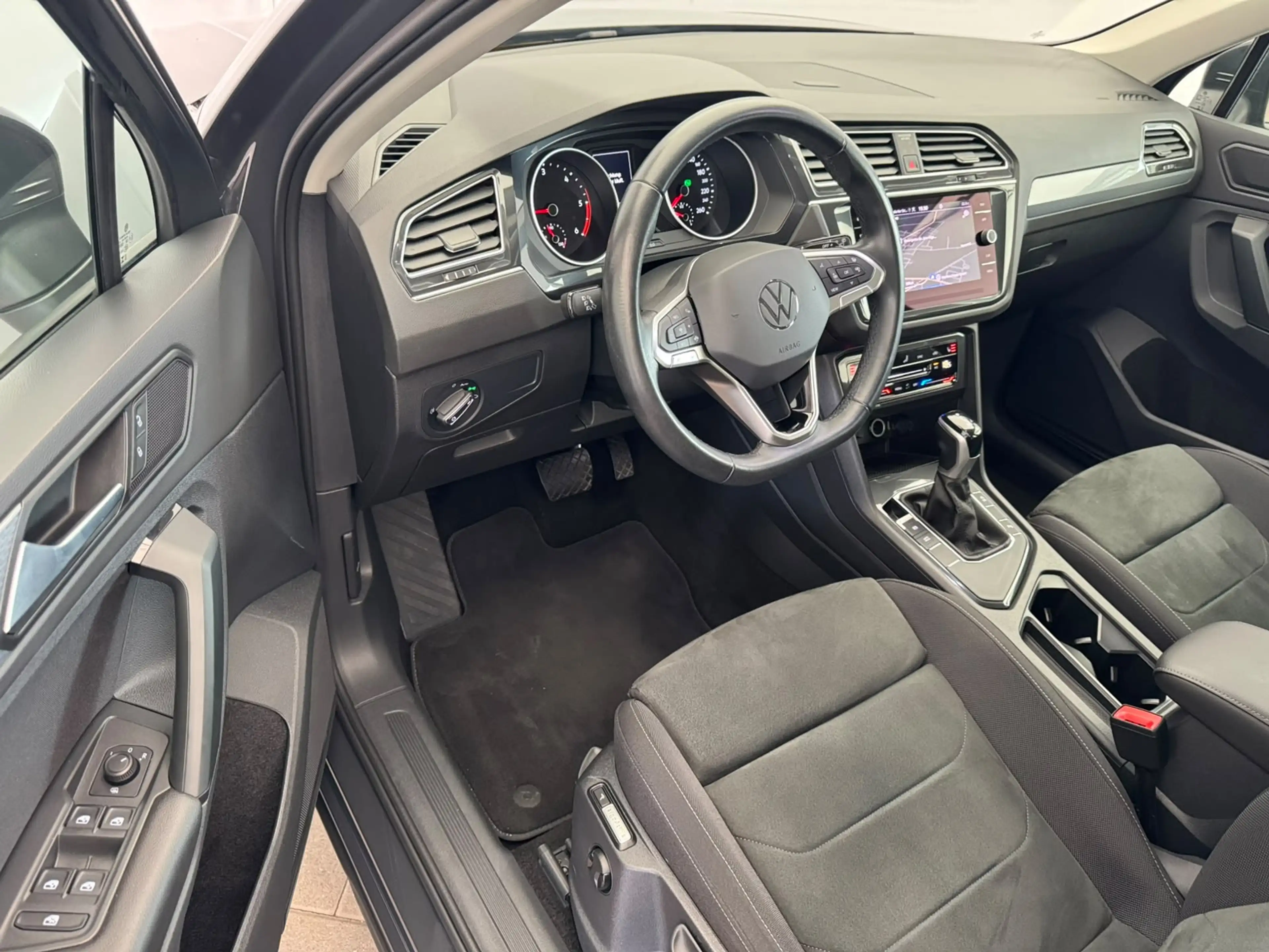 Volkswagen Tiguan Life 2.0 TDI DSG+ACC+LED+NAVI+MASSAGE+ — photo 9