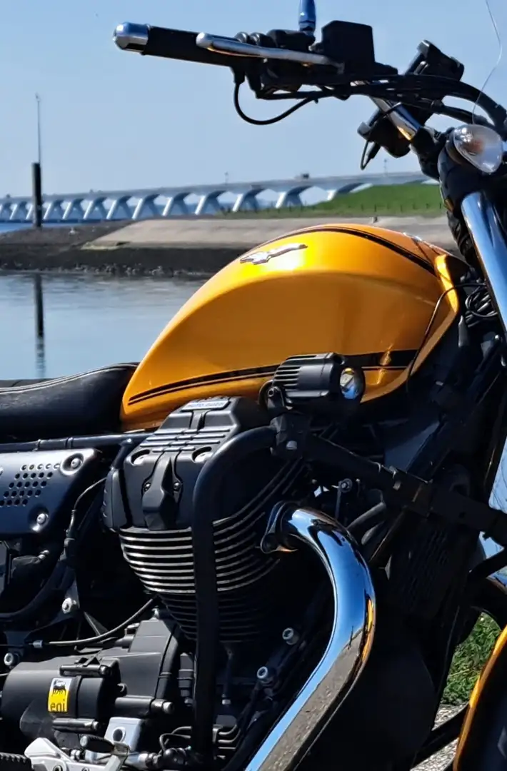 Moto Guzzi V 9 Roamer Geel - 2
