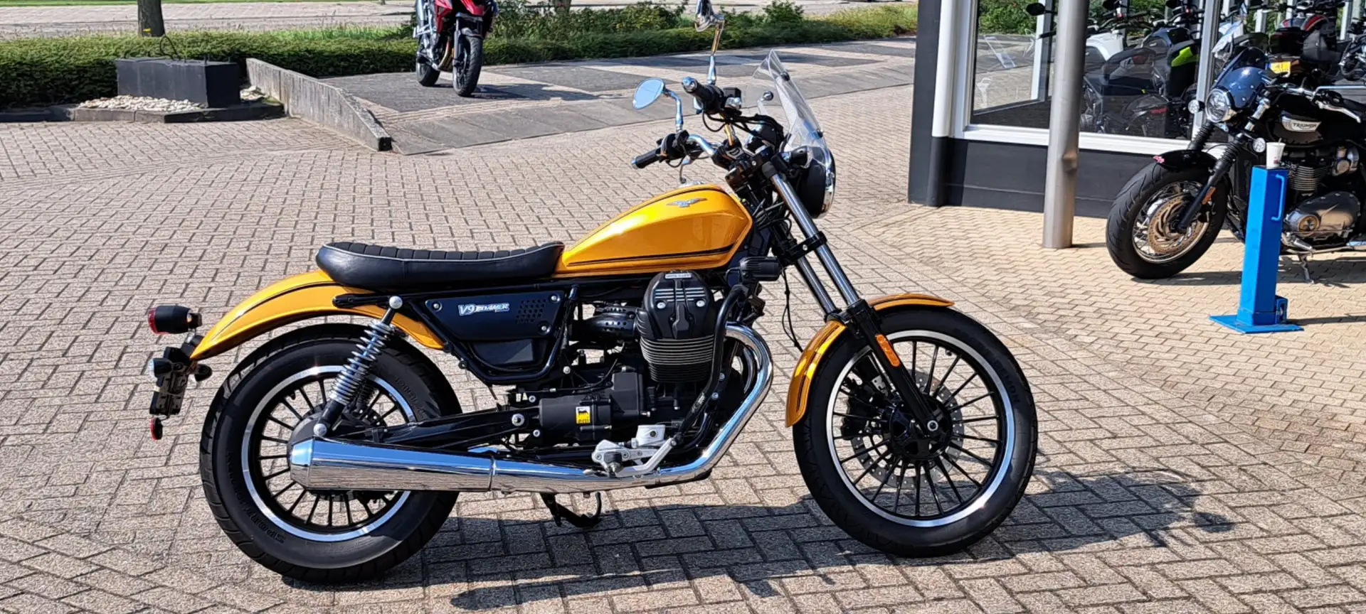 Moto Guzzi V 9 Roamer Geel - 1