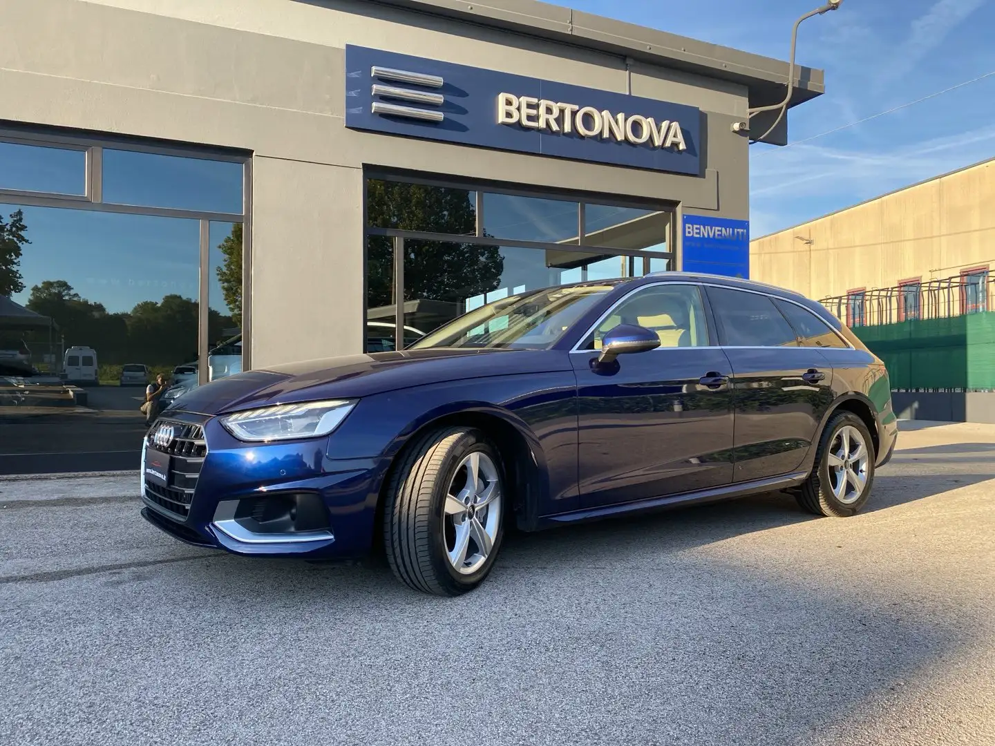 Audi A4 A4 Avant 40 TDI quattro S tronic Business Advanced Bleu - 1