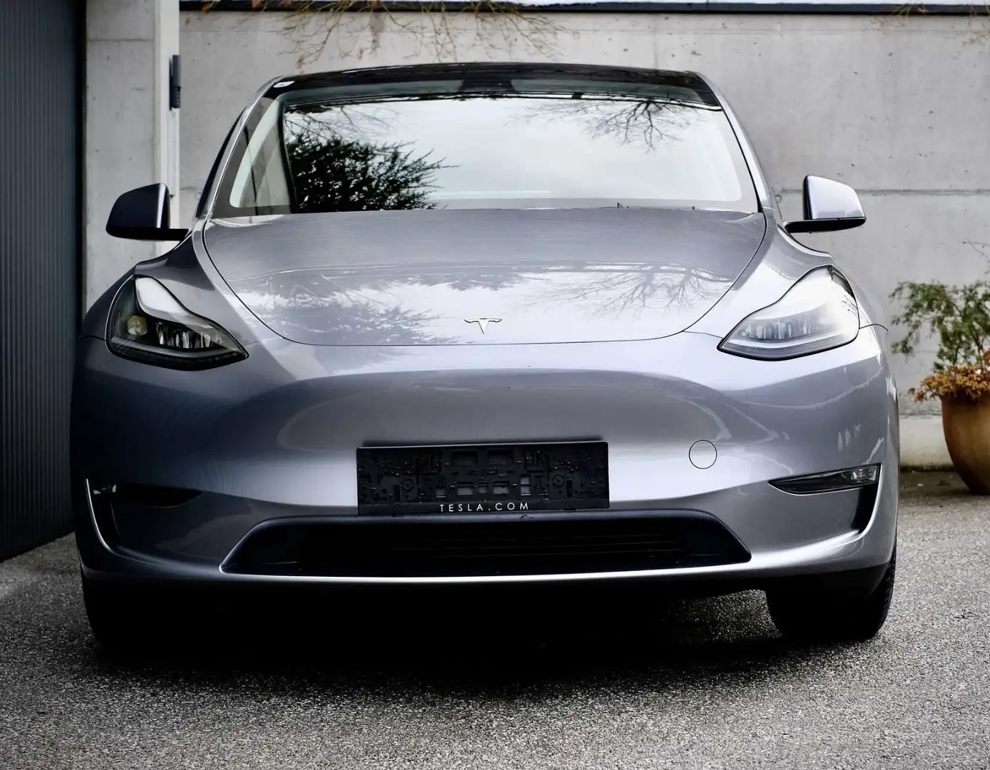 Tesla Model Y Performance 8x21“ ,AHK, Vollausstattung NP69.800,- Silber - 2
