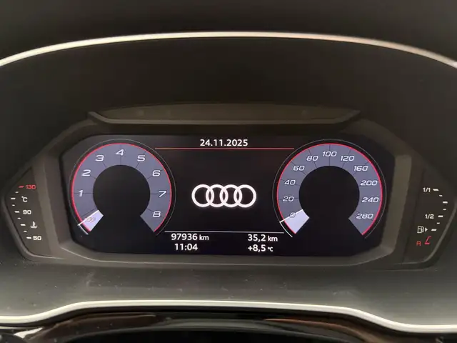 Audi Q3 view 11