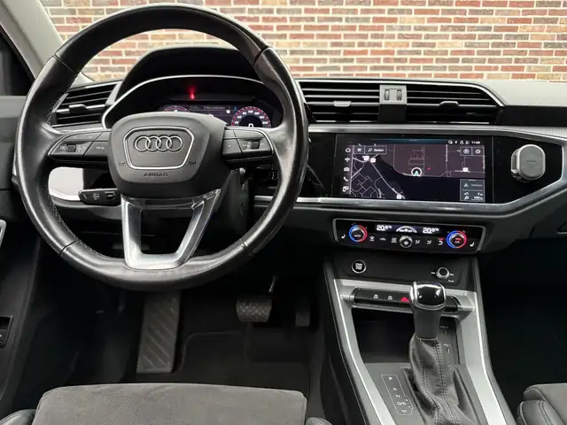 Audi Q3 view 8
